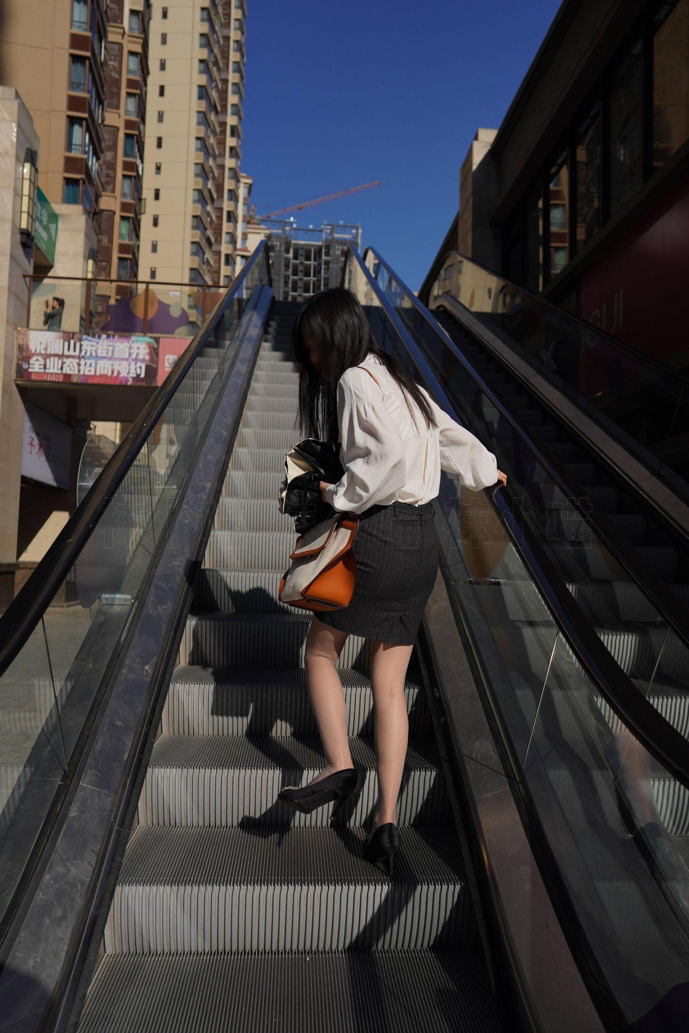 袜小喵 KT256 户外职业装 [98P]插图7