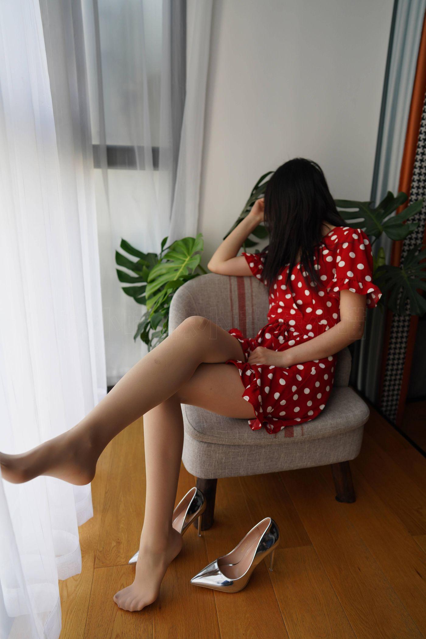 袜小喵 KT263 波点红裙 [96P]插图4
