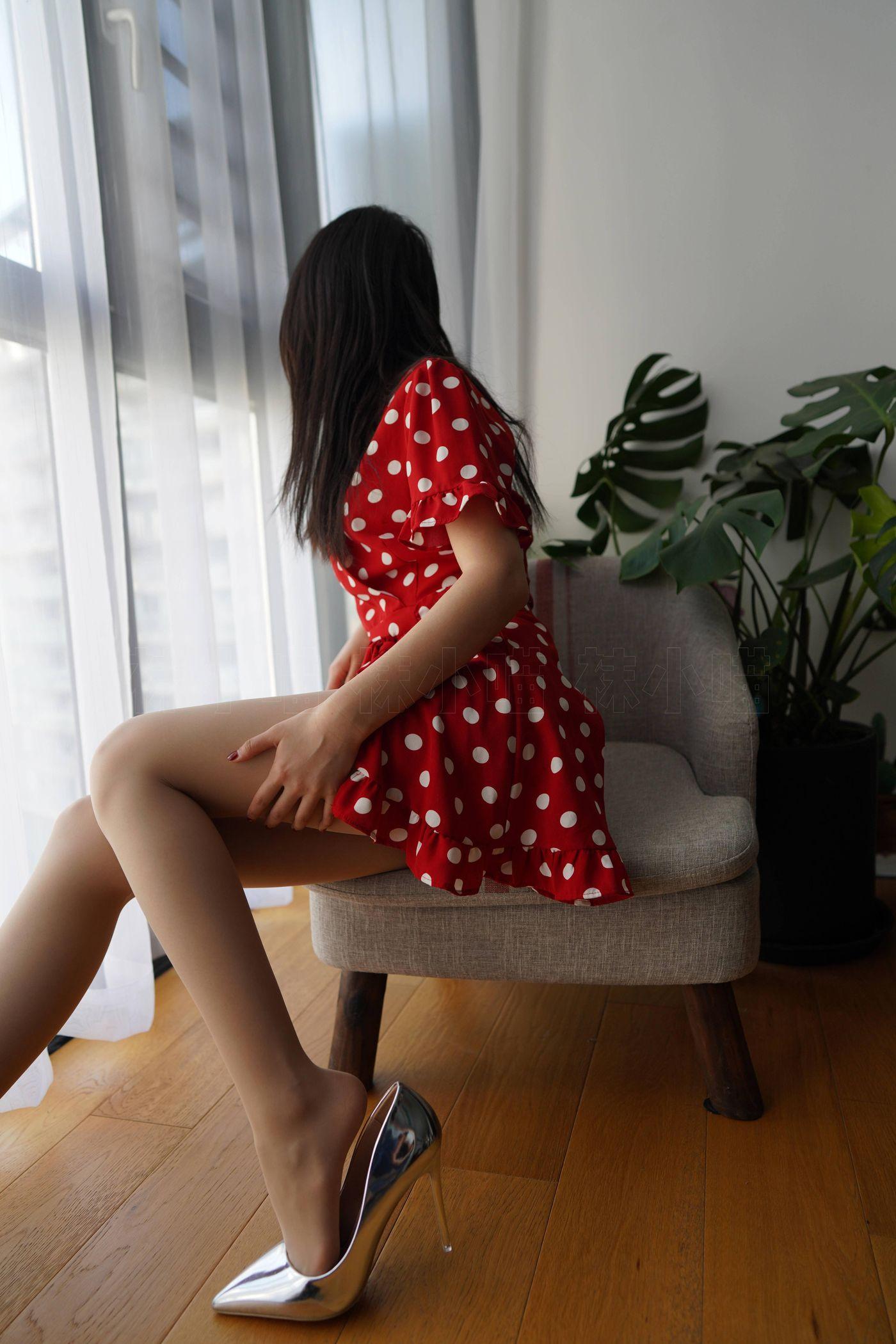 袜小喵 KT263 波点红裙 [96P]插图2