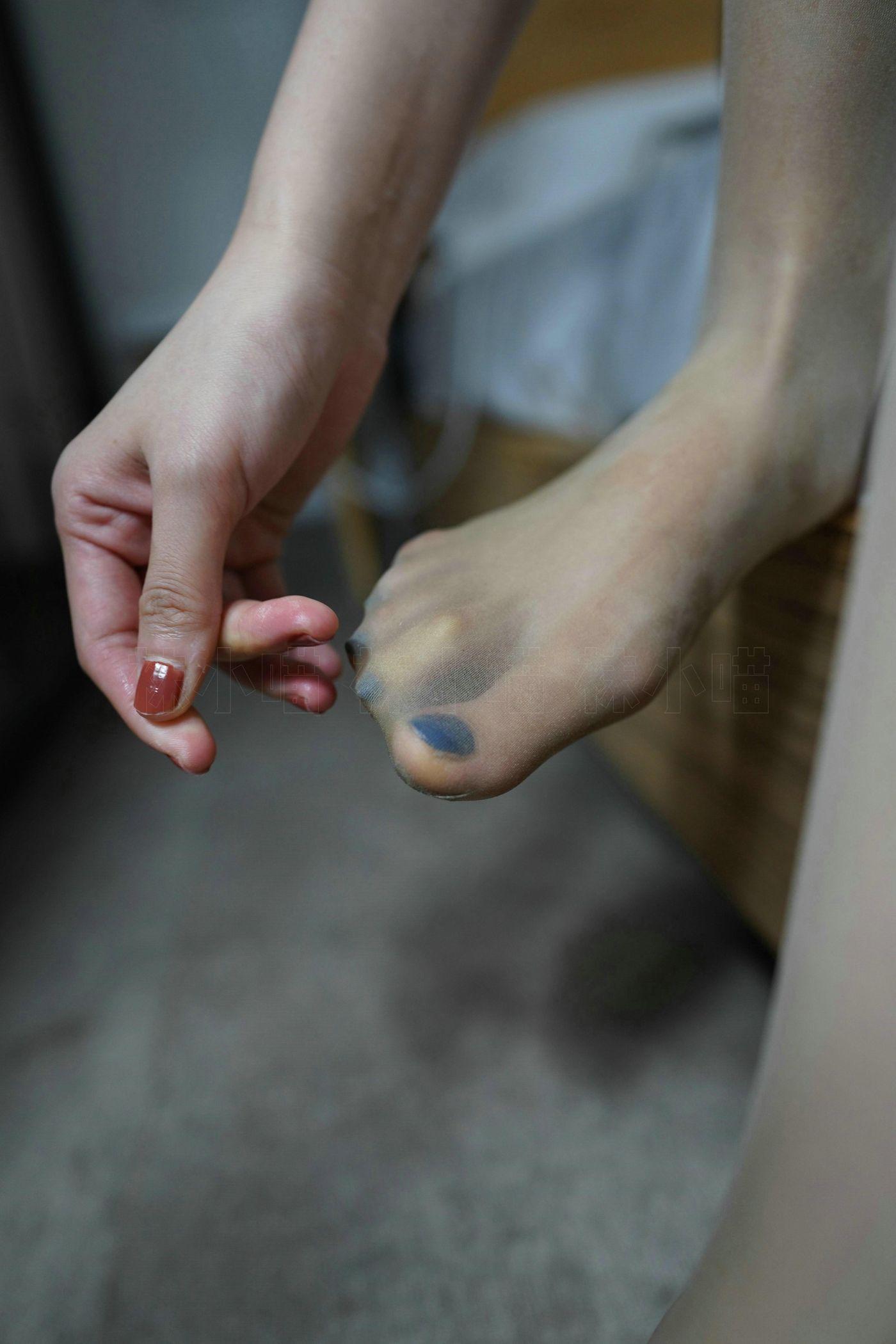 袜小喵 KT249 同事帮我修电视：下 [99P]插图6