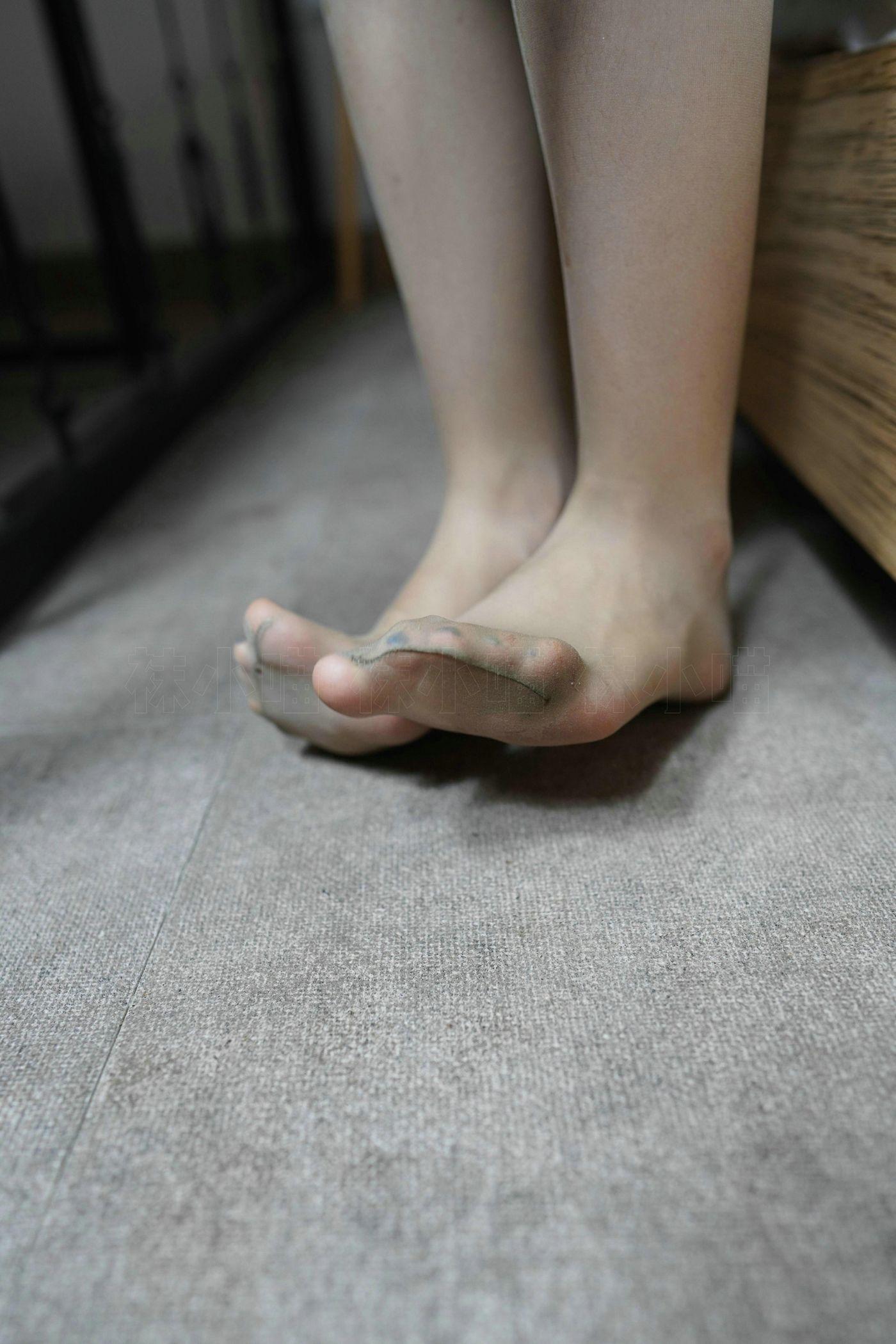袜小喵 KT249 同事帮我修电视：下 [99P]插图6