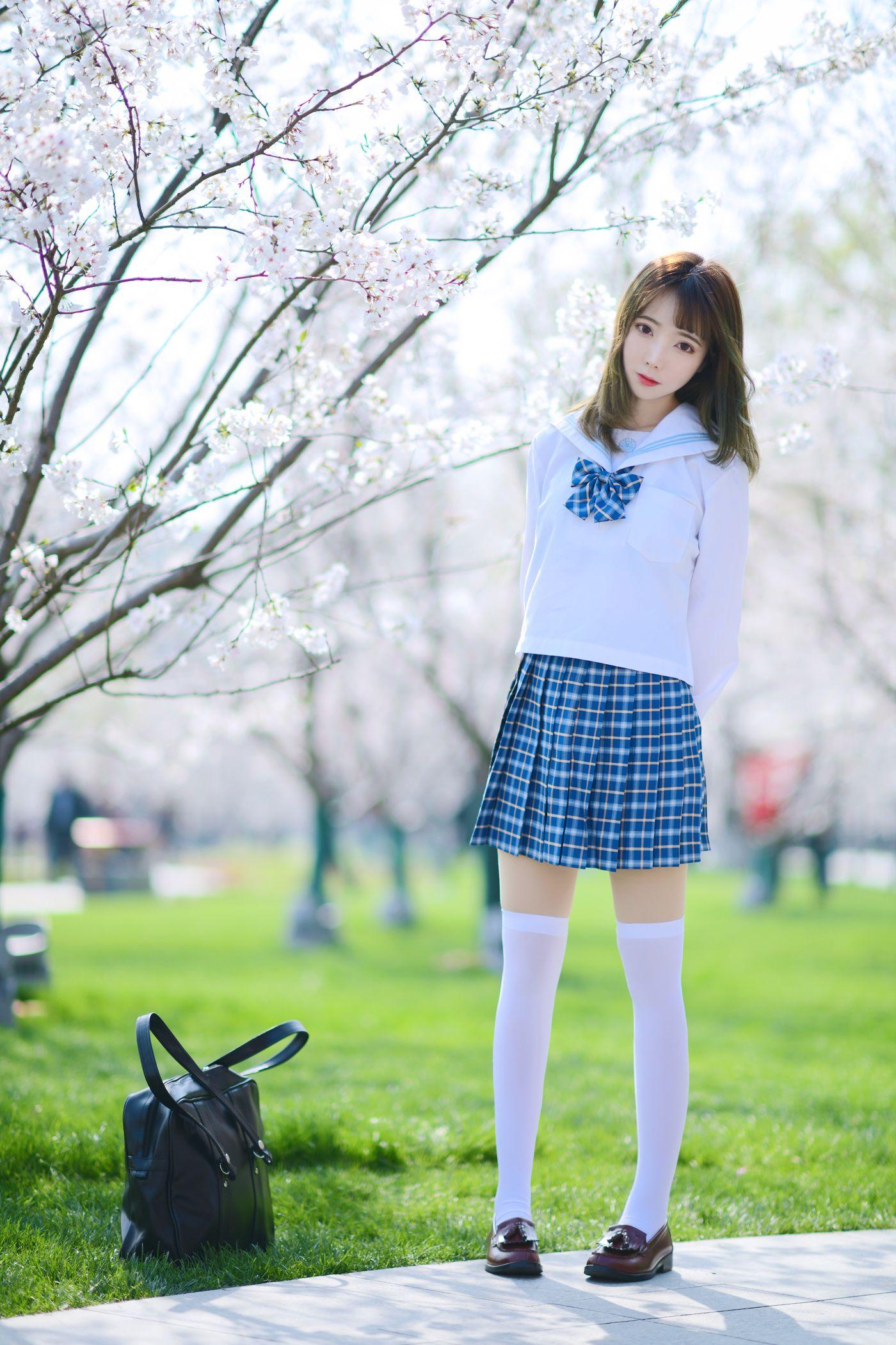 Fushii_海堂 NO.012 樱花树下 [41P]插图1