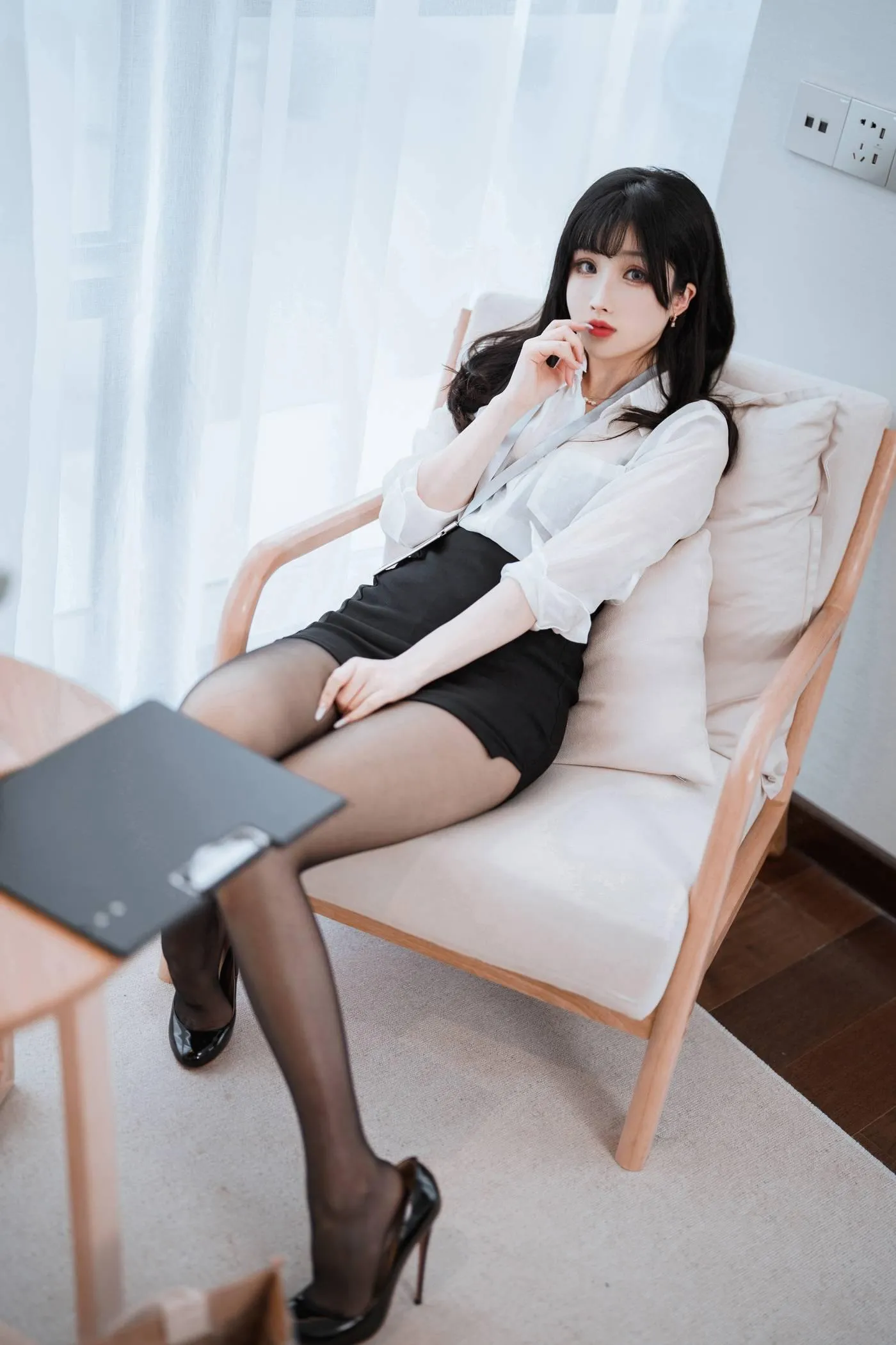 rioko凉凉子&面饼仙儿 NO.092 黑丝ol制服双人-OL前辈[40P]插图1