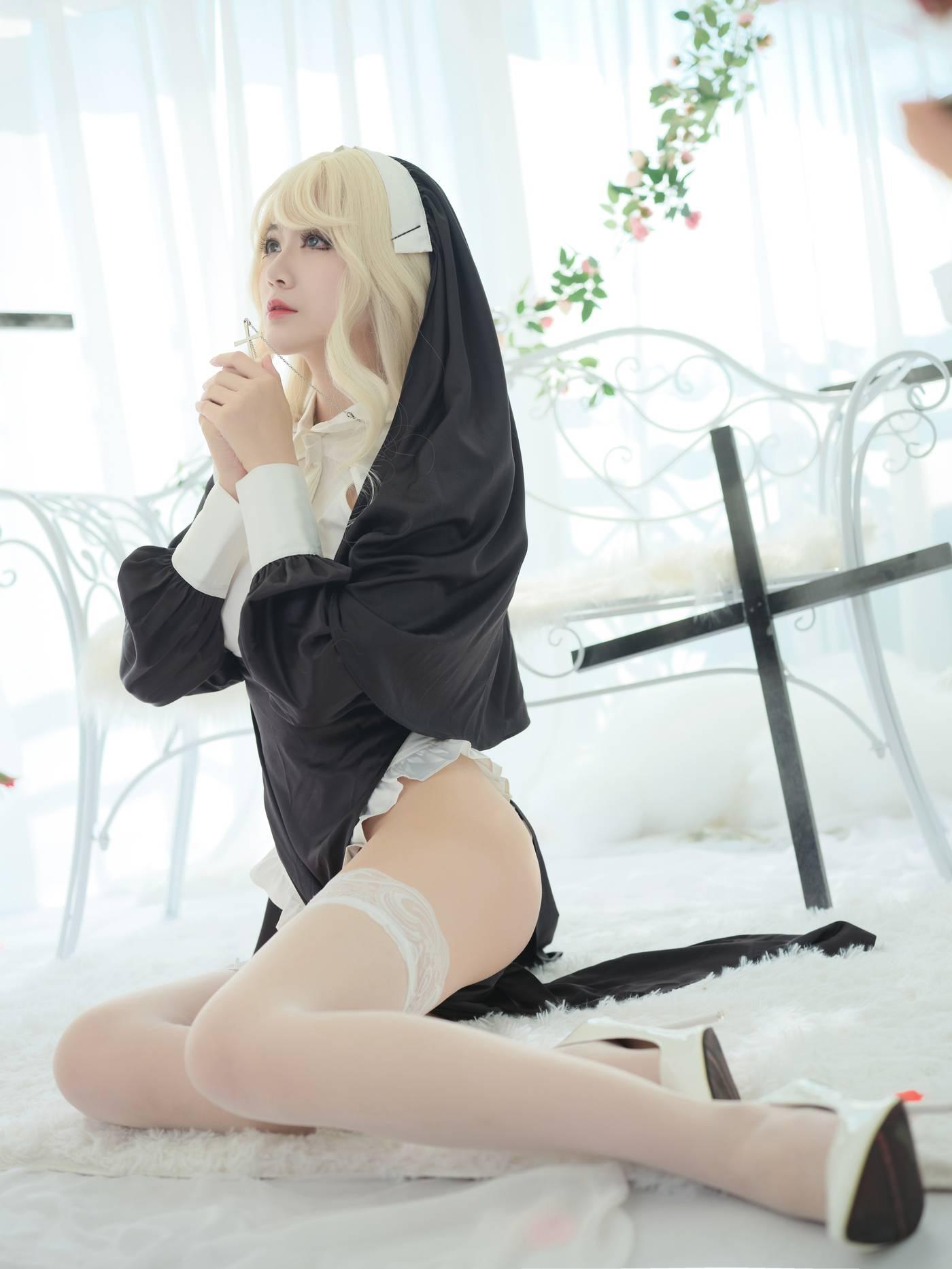 一米八的大梨子 – NO.15 修女 [36P]插图6