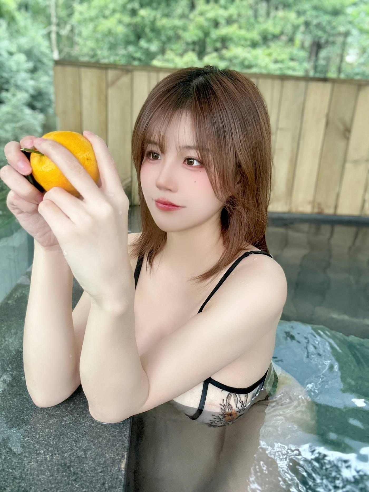 小仓千代w – NO.34 2022年12月fantia会员合集（7期）-2022-12-08 露天温泉和橘子?[15P]插图8