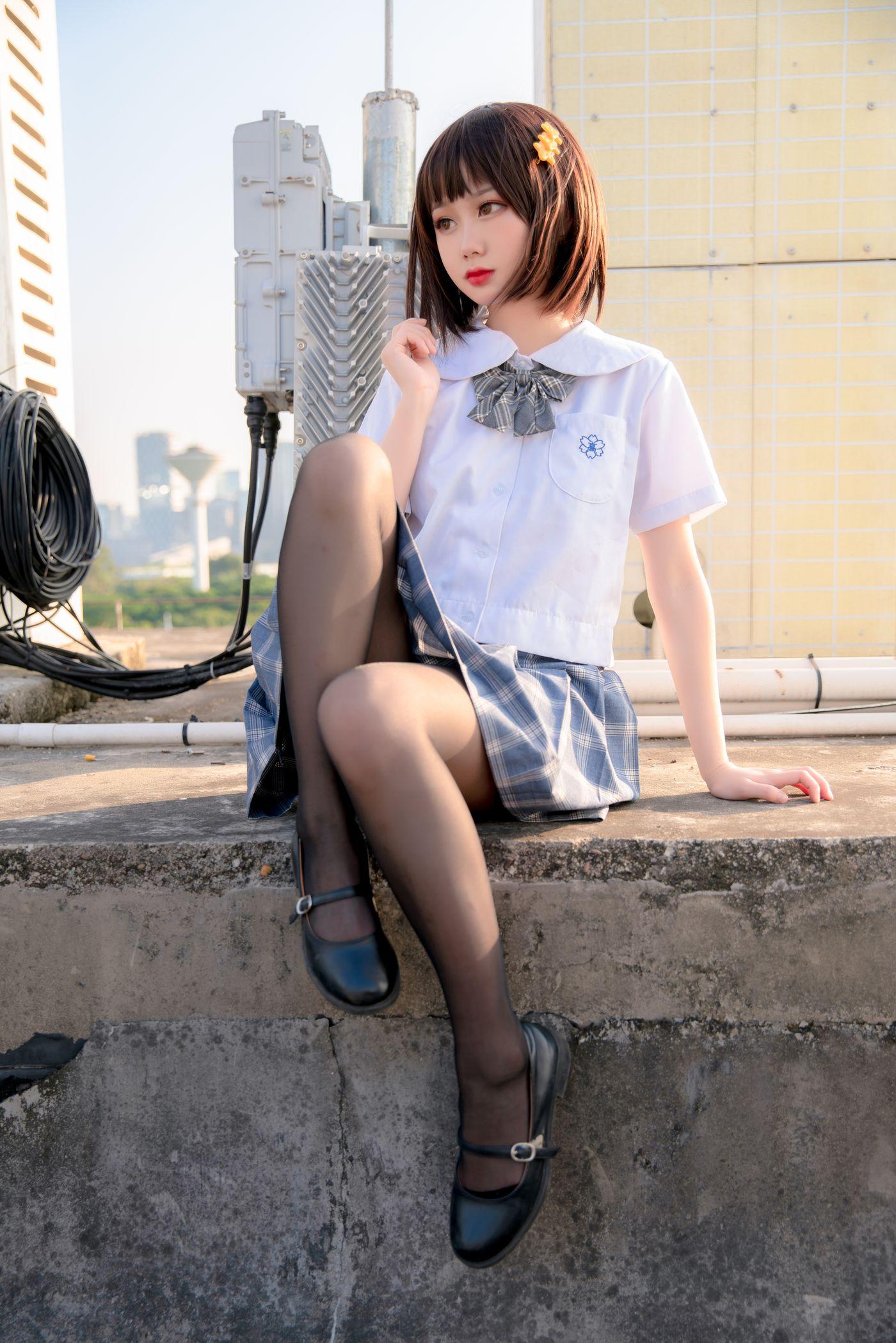 您的蛋蛋 NO.009 天台JK[41P]插图3