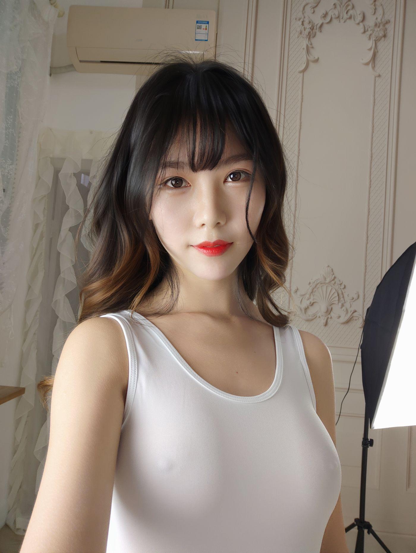抖娘-利世 NO.008 白色死库水激凸自拍 [36P]插图3