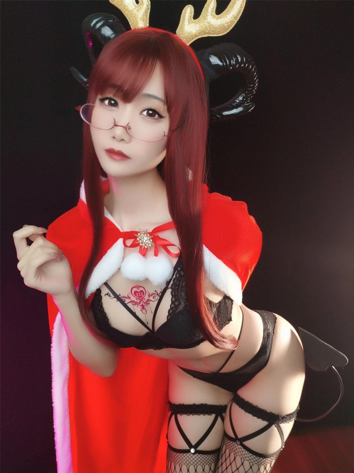 曉美媽 NO.025 圣诞自拍合辑 护士人妻雪夜魅魔紫色迷情 -预览图[12P]插图6