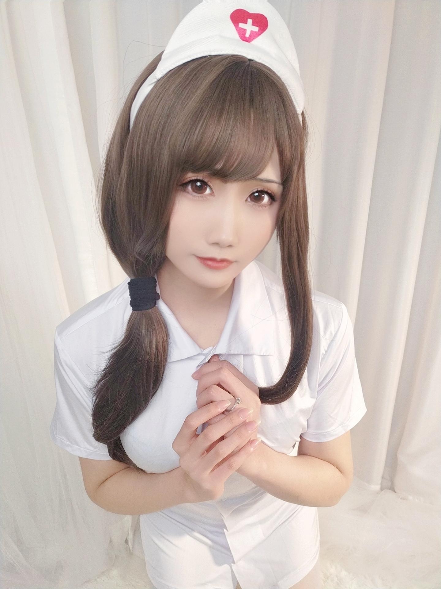 曉美媽 NO.025 圣诞自拍合辑 护士人妻雪夜魅魔紫色迷情 -01护士人妻[12P]插图