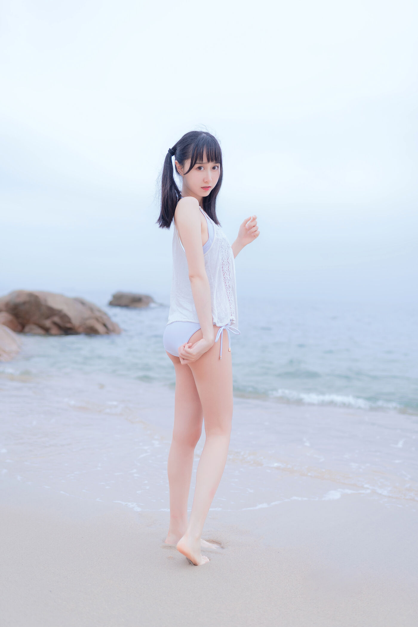 木绵绵OwO  海边白色比基尼 [30P]插图2