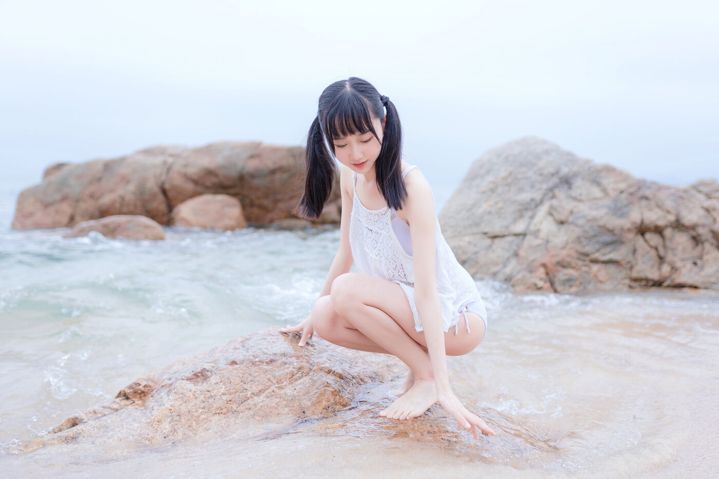 木绵绵OwO  海边白色比基尼 [30P]插图7