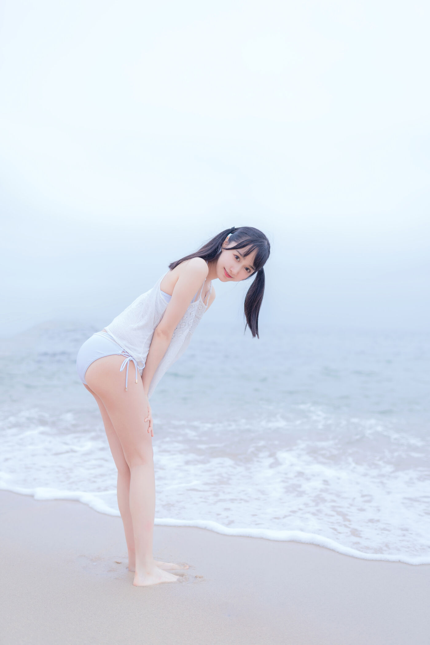 木绵绵OwO  海边白色比基尼 [30P]插图1
