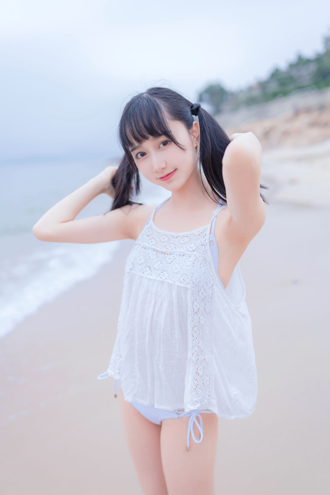 木绵绵OwO  海边白色比基尼 [30P]插图2