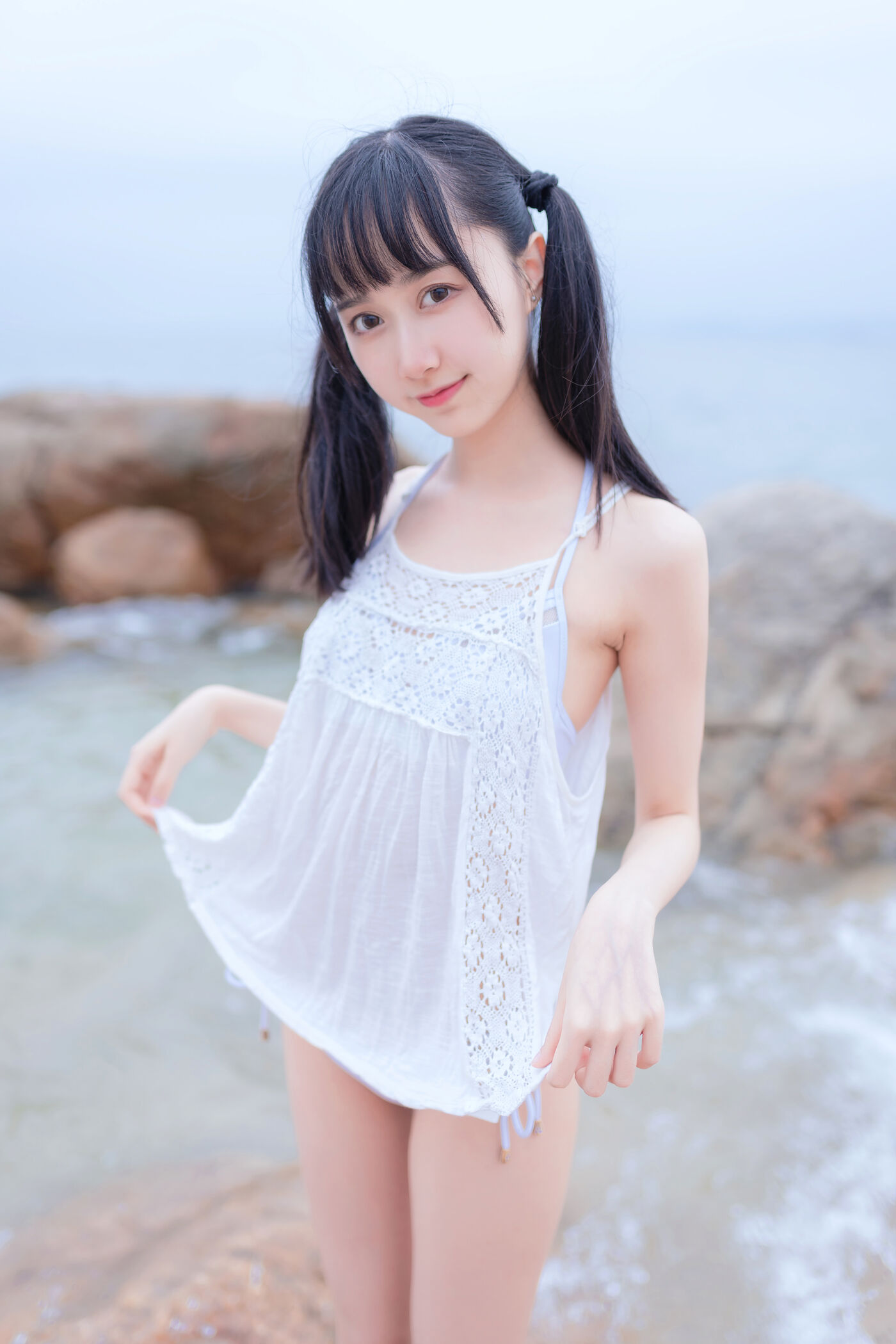 木绵绵OwO  海边白色比基尼 [30P]插图7