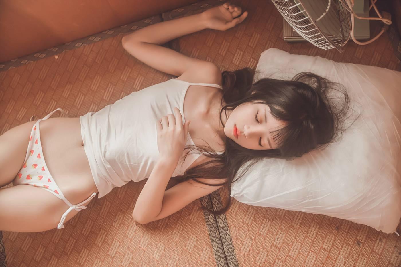 桜桃喵 – NO.50 未熟1 小背心换水手服 [144P]插图5