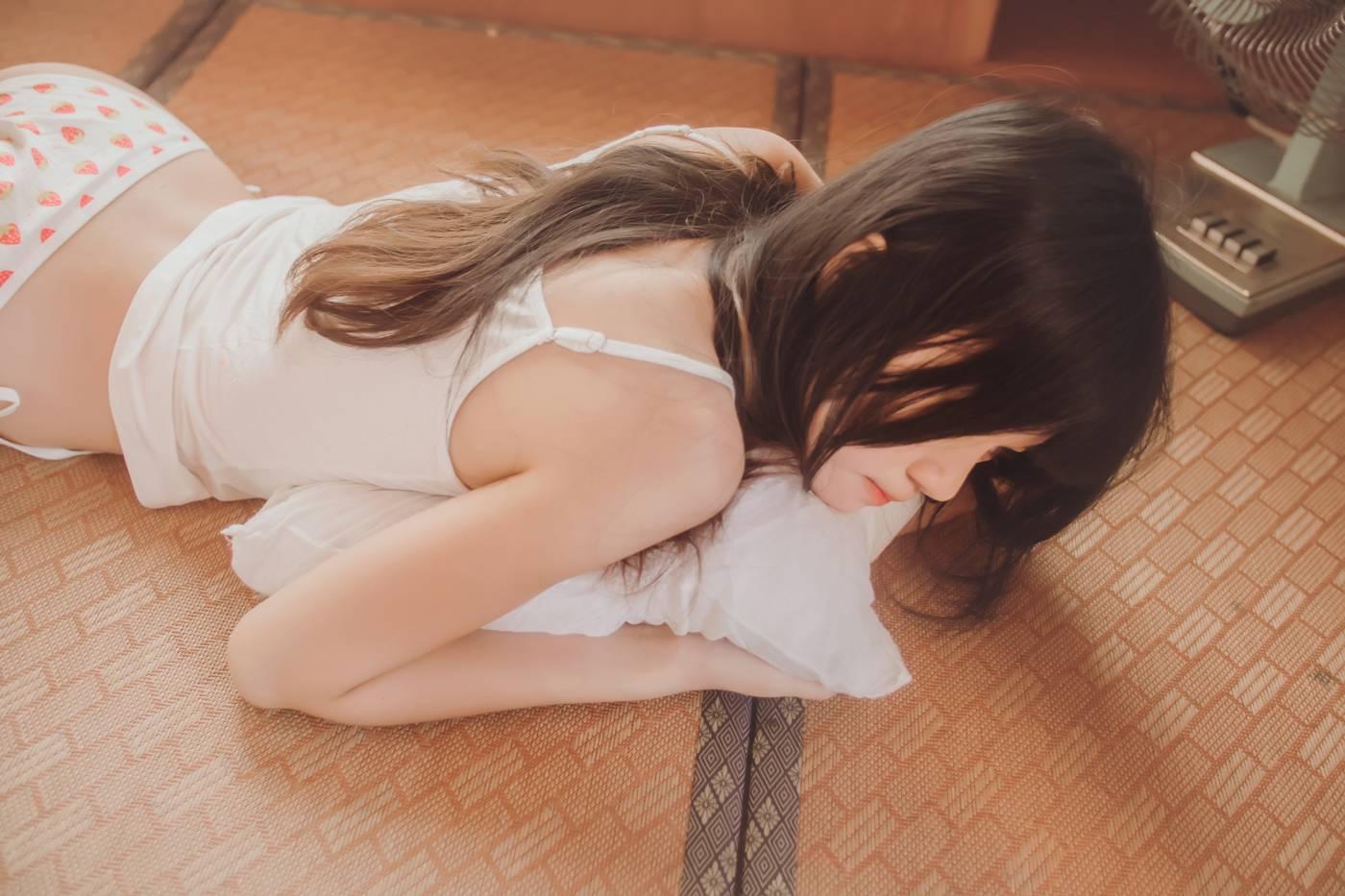 桜桃喵 – NO.50 未熟1 小背心换水手服 [144P]插图