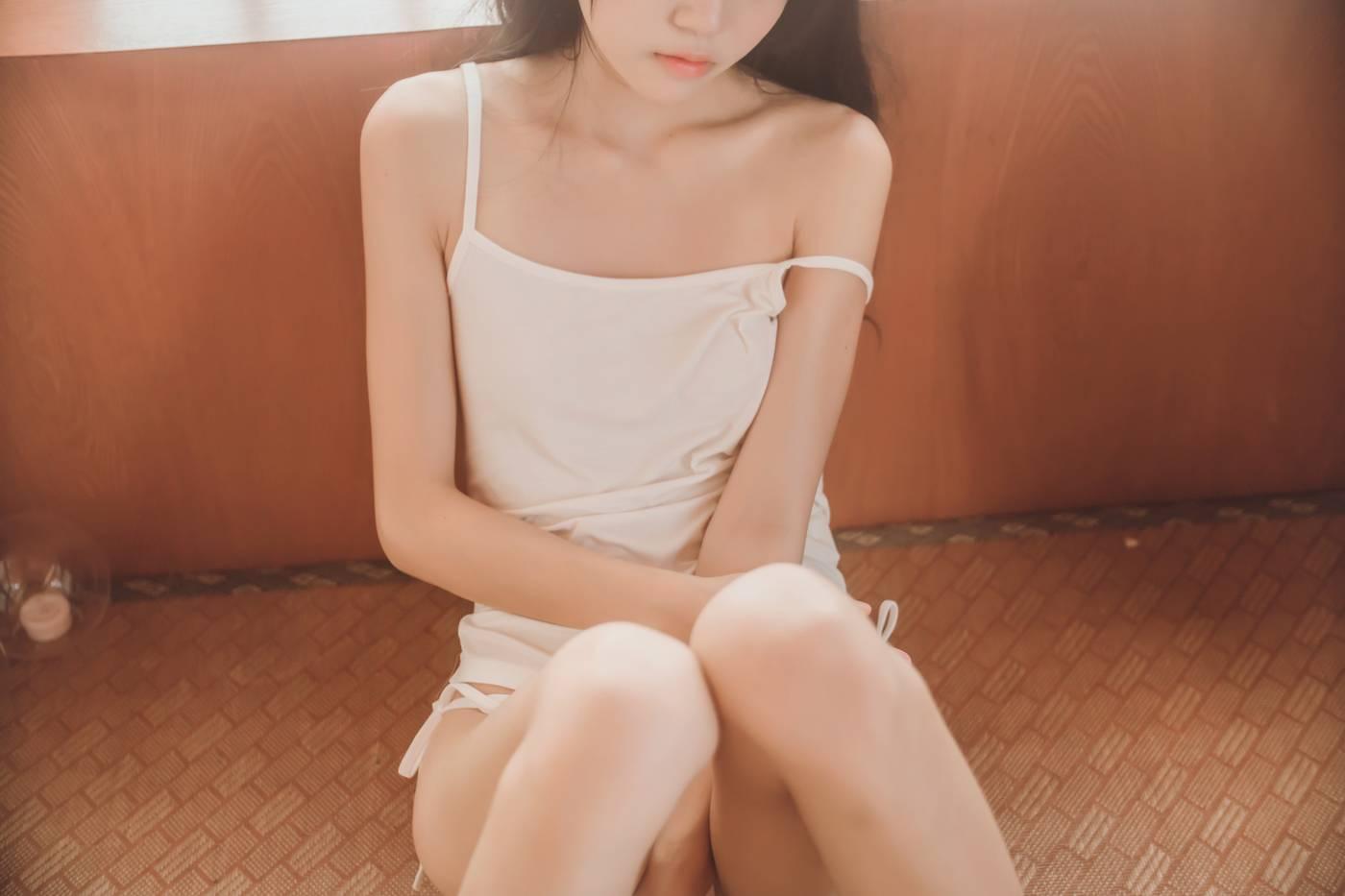 桜桃喵 – NO.50 未熟1 小背心换水手服 [144P]插图1