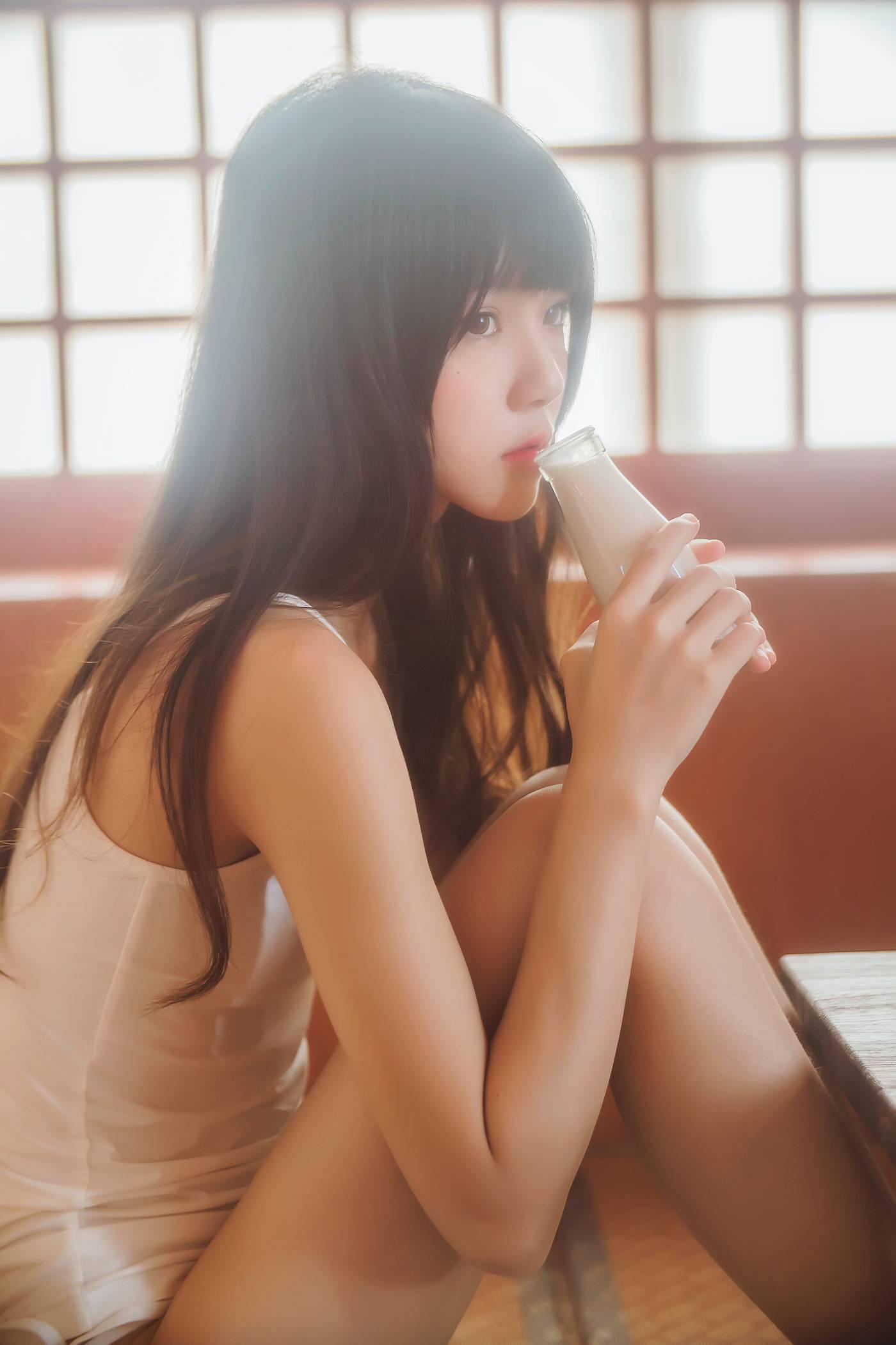 桜桃喵 – NO.50 未熟1 小背心换水手服 [144P]插图2