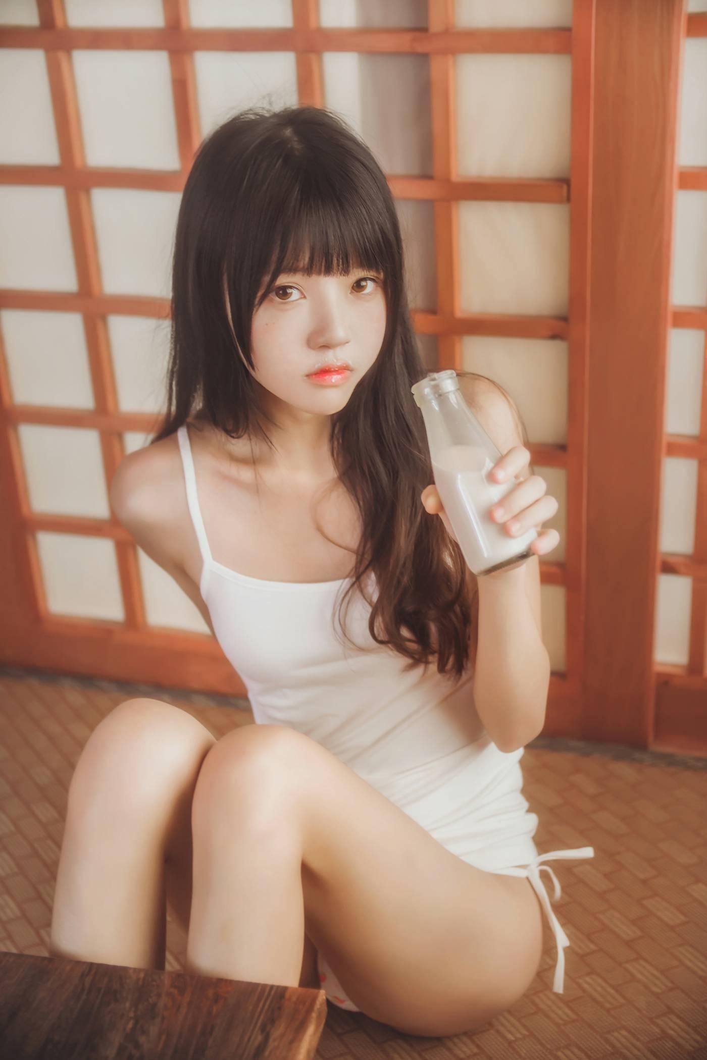 桜桃喵 – NO.50 未熟1 小背心换水手服 [144P]插图3