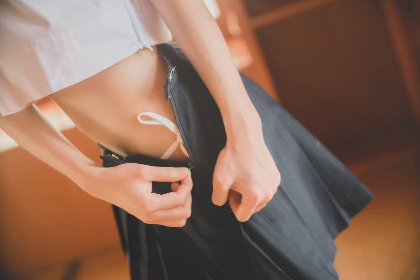 桜桃喵 – NO.50 未熟1 小背心换水手服 [144P]插图1