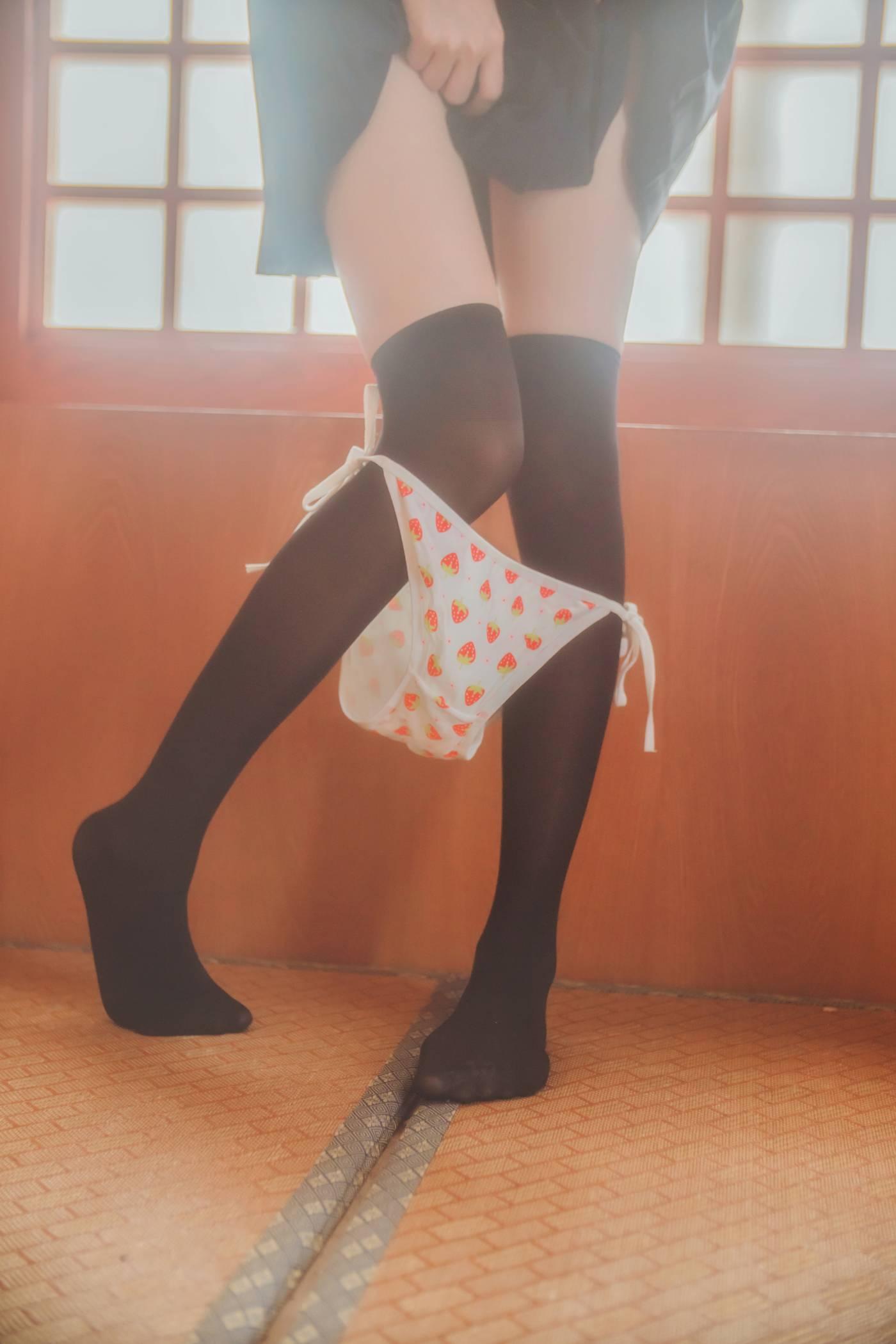 桜桃喵 – NO.50 未熟1 小背心换水手服 [144P]插图1