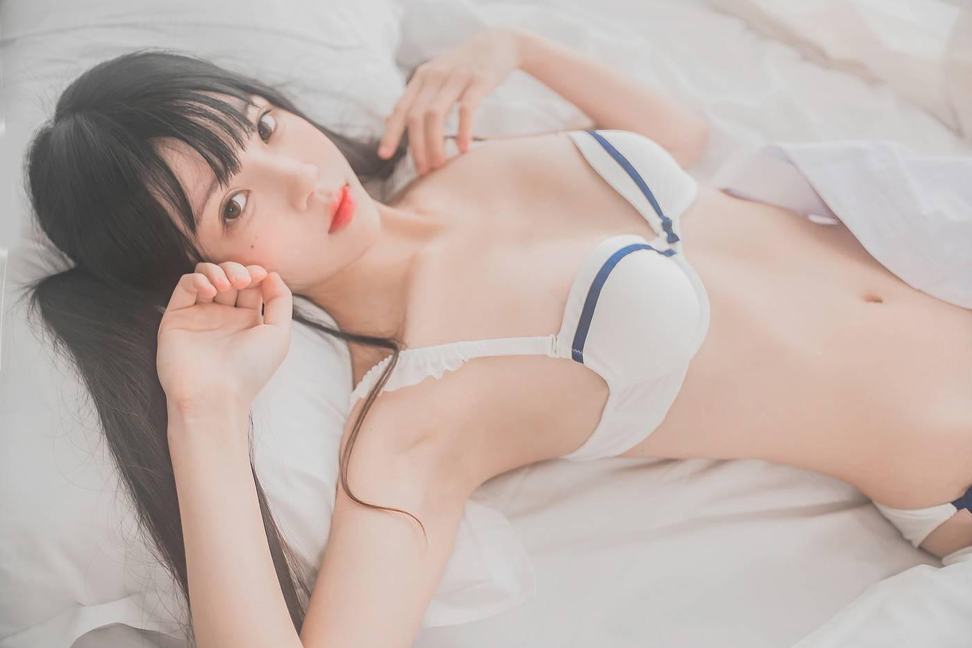 桜桃喵 – NO.69 白衬衫双马尾 [47P]插图1