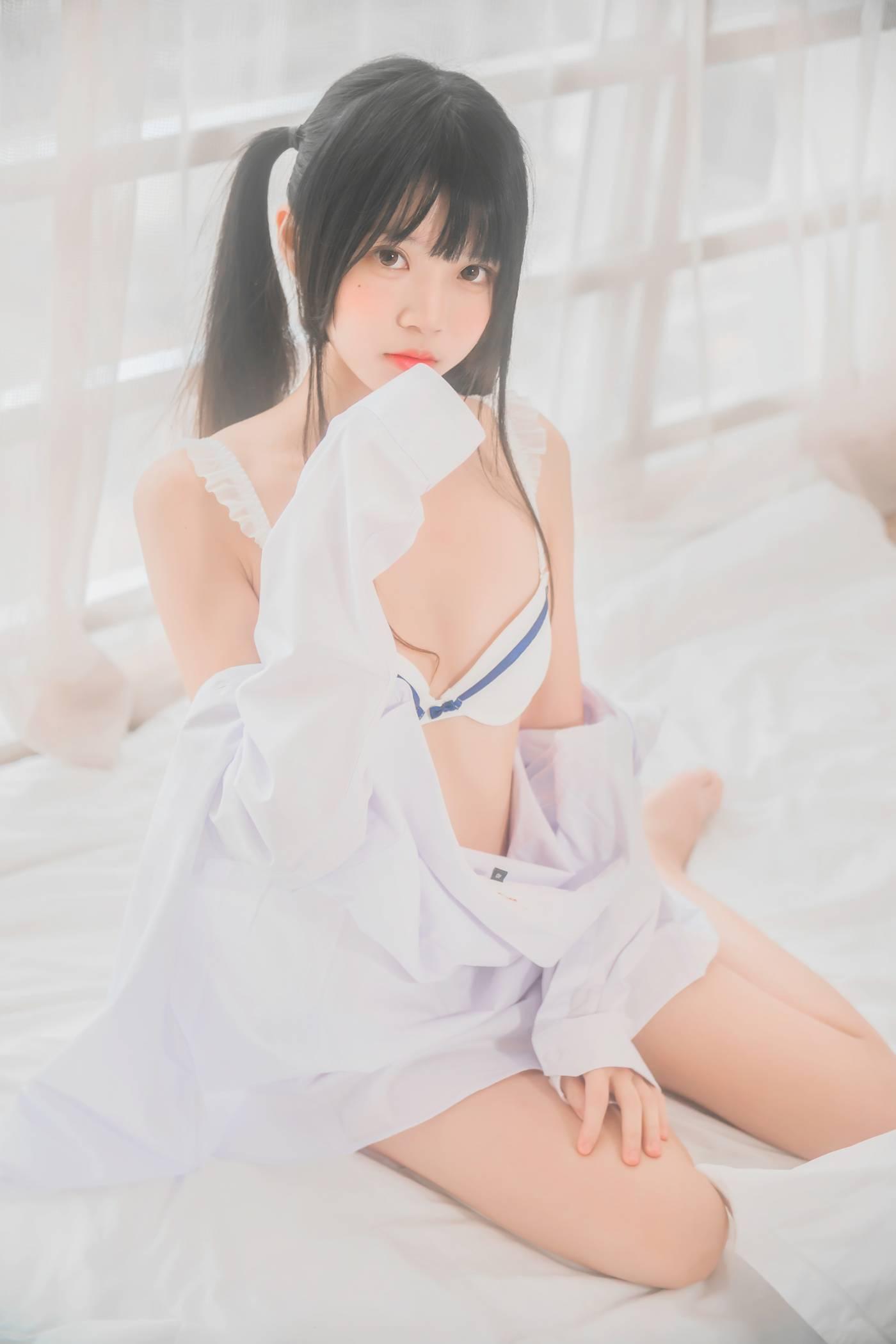 桜桃喵 – NO.69 白衬衫双马尾 [47P]插图4