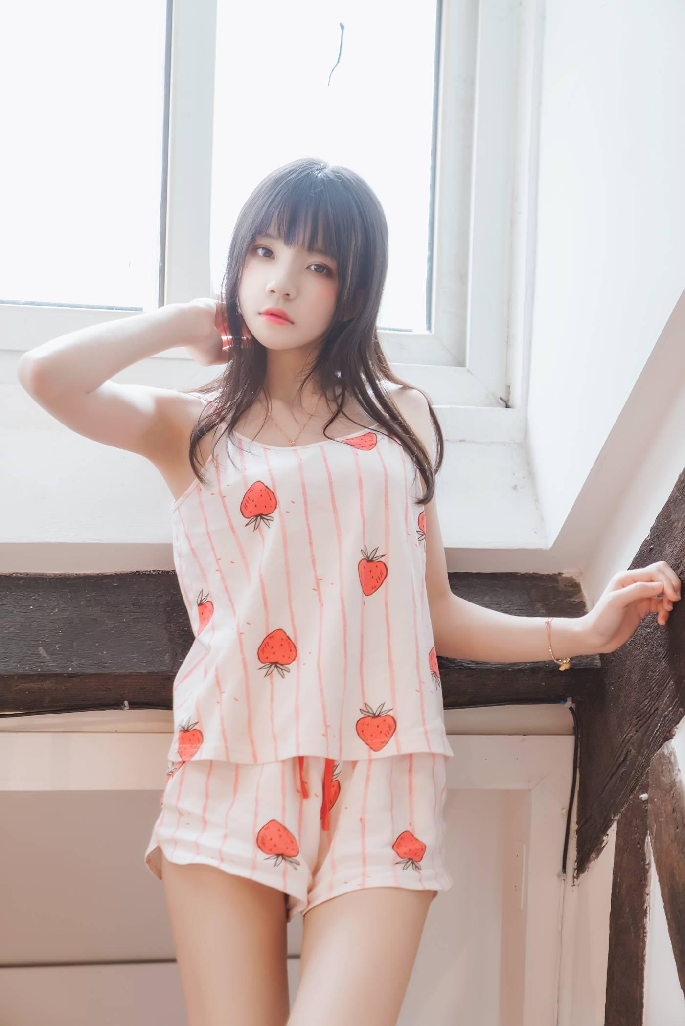 桜桃喵 – NO.102 甜甜×4 -唇边小草莓（13p[13P]插图1