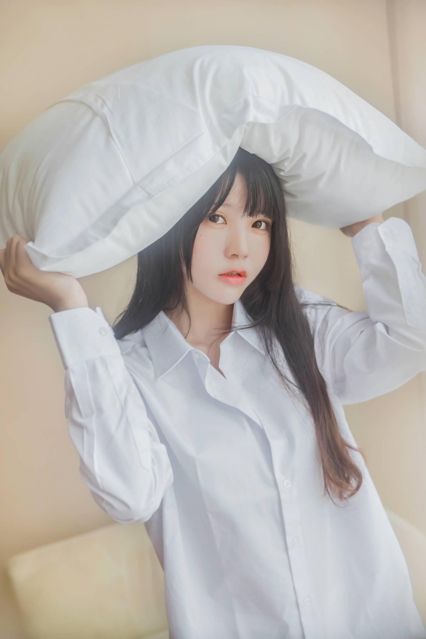桜桃喵 – NO.70 白衬衫散发 [49P]插图8