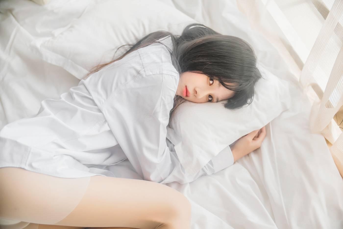 桜桃喵 – NO.70 白衬衫散发 [49P]插图2