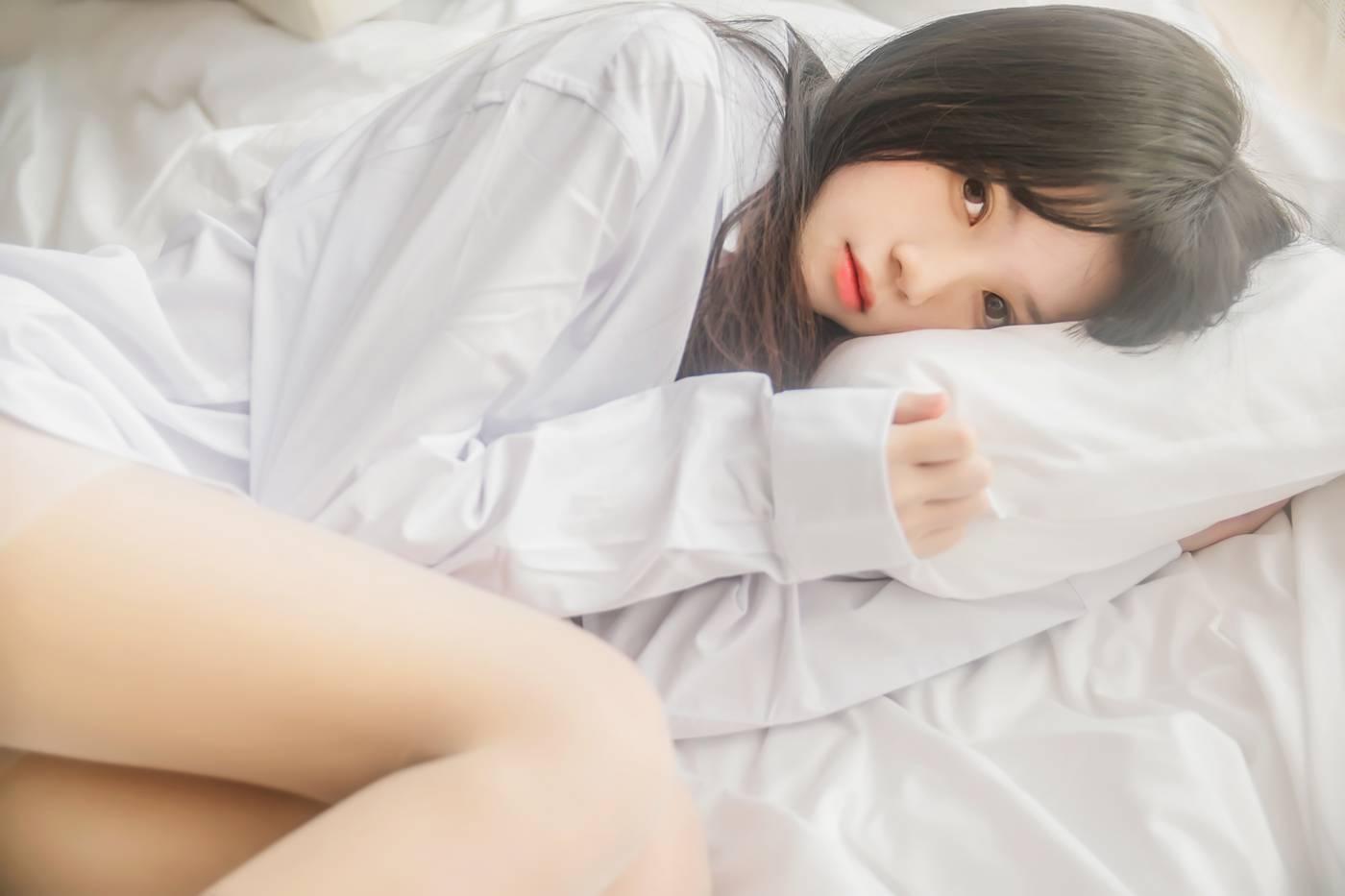 桜桃喵 – NO.70 白衬衫散发 [49P]插图3