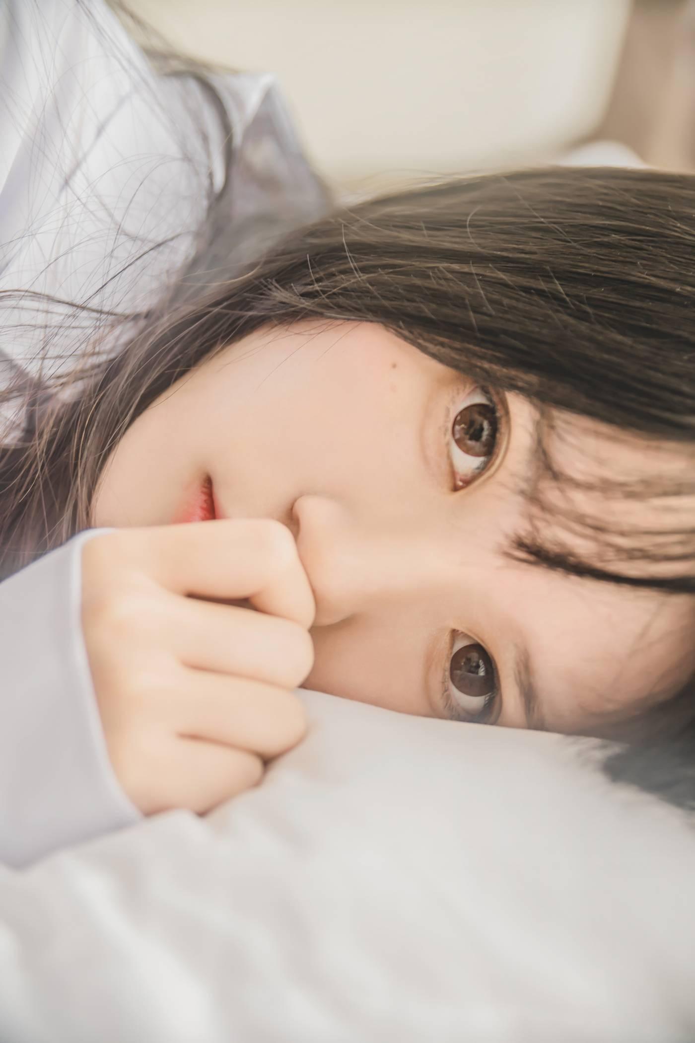 桜桃喵 – NO.70 白衬衫散发 [49P]插图4