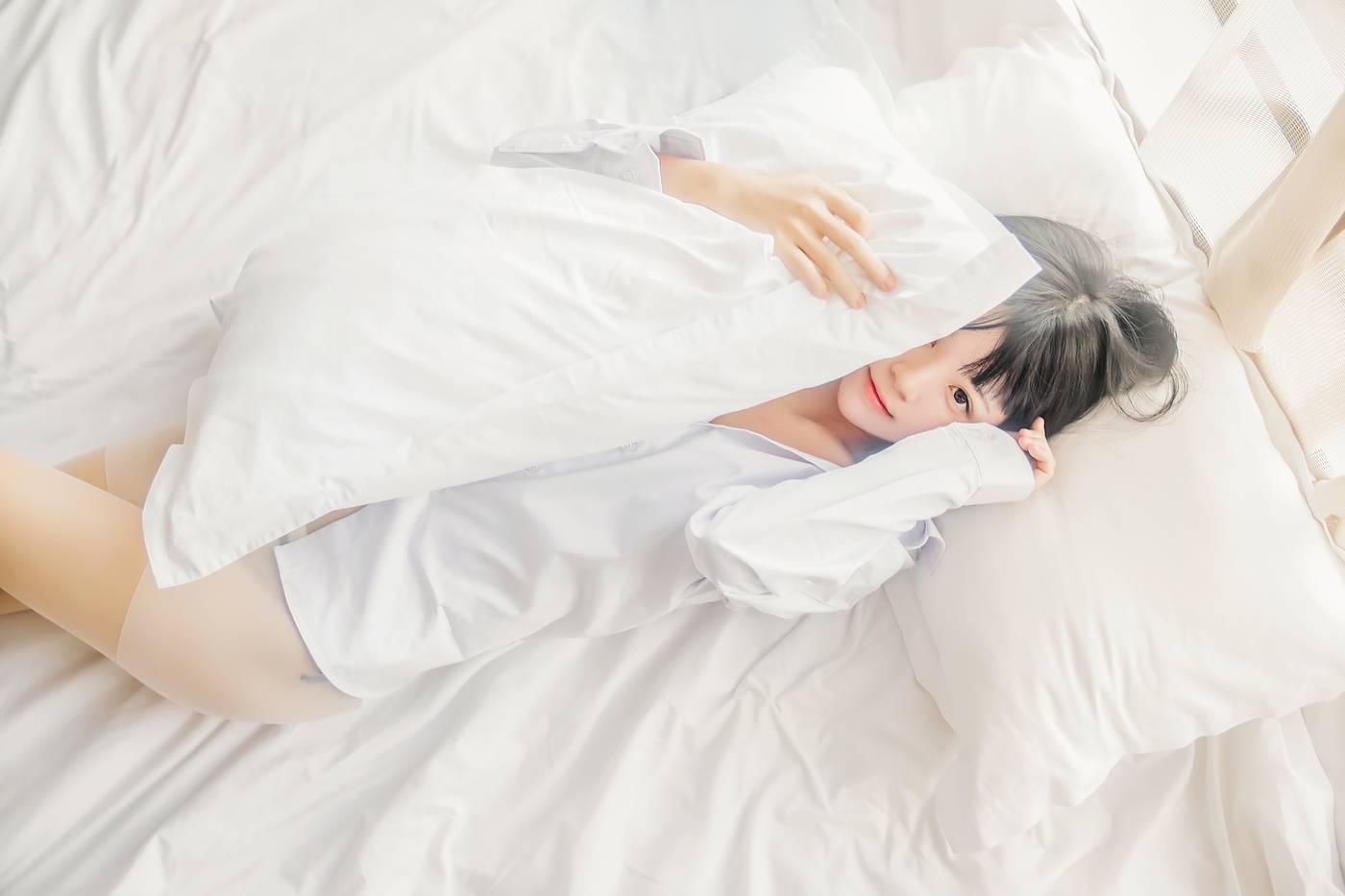 桜桃喵 – NO.70 白衬衫散发 [49P]插图9