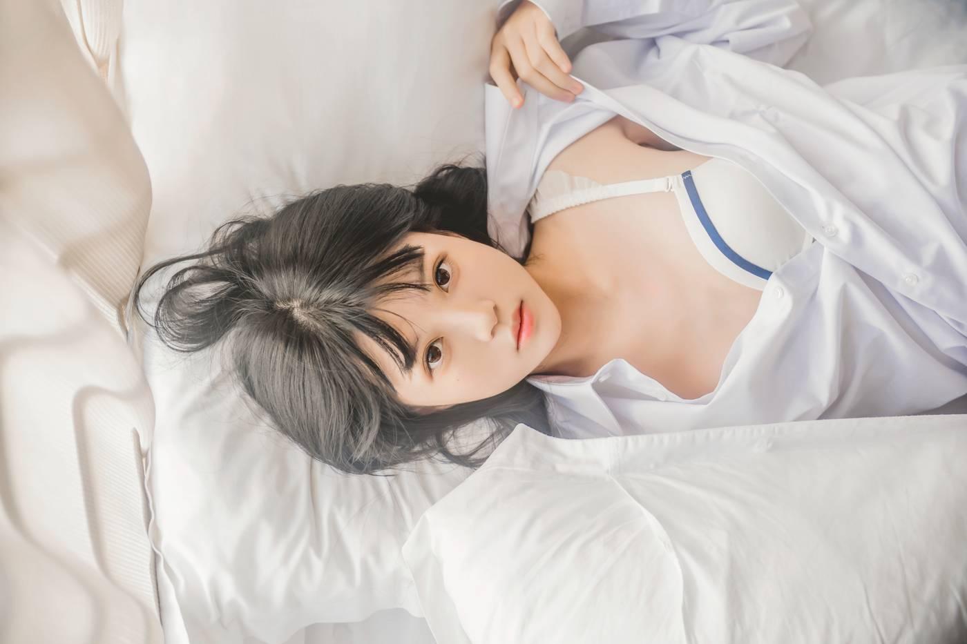 桜桃喵 – NO.70 白衬衫散发 [49P]插图4