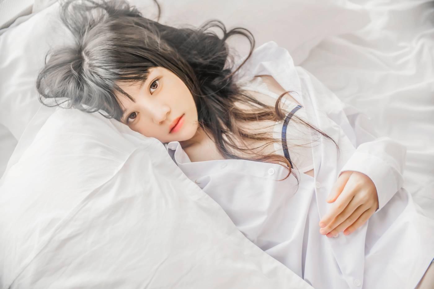 桜桃喵 – NO.70 白衬衫散发 [49P]插图5