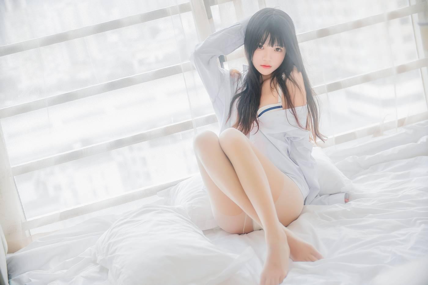 桜桃喵 – NO.70 白衬衫散发 [49P]插图1