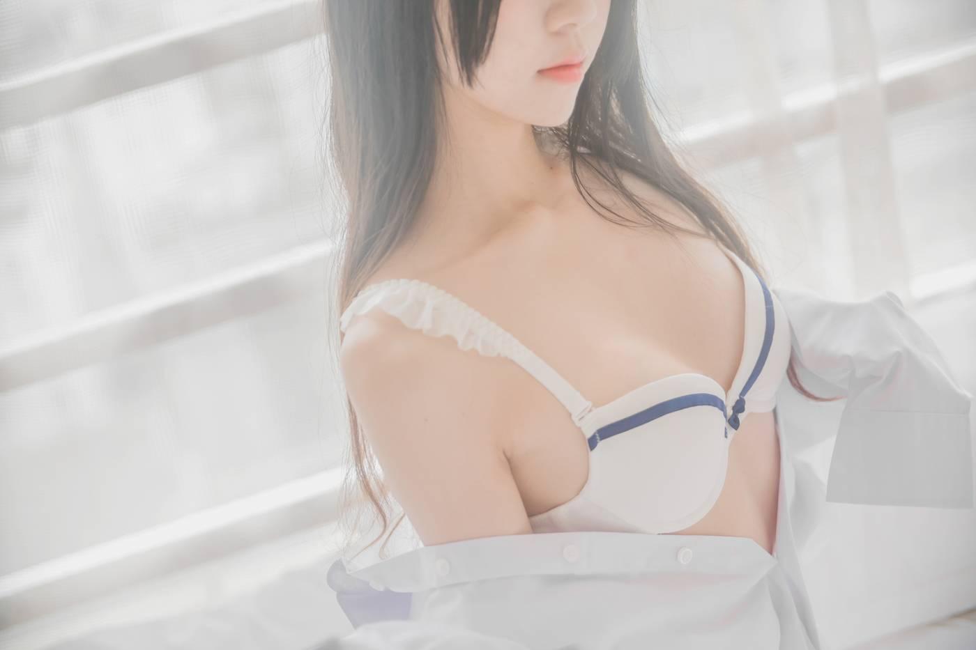 桜桃喵 – NO.70 白衬衫散发 [49P]插图4
