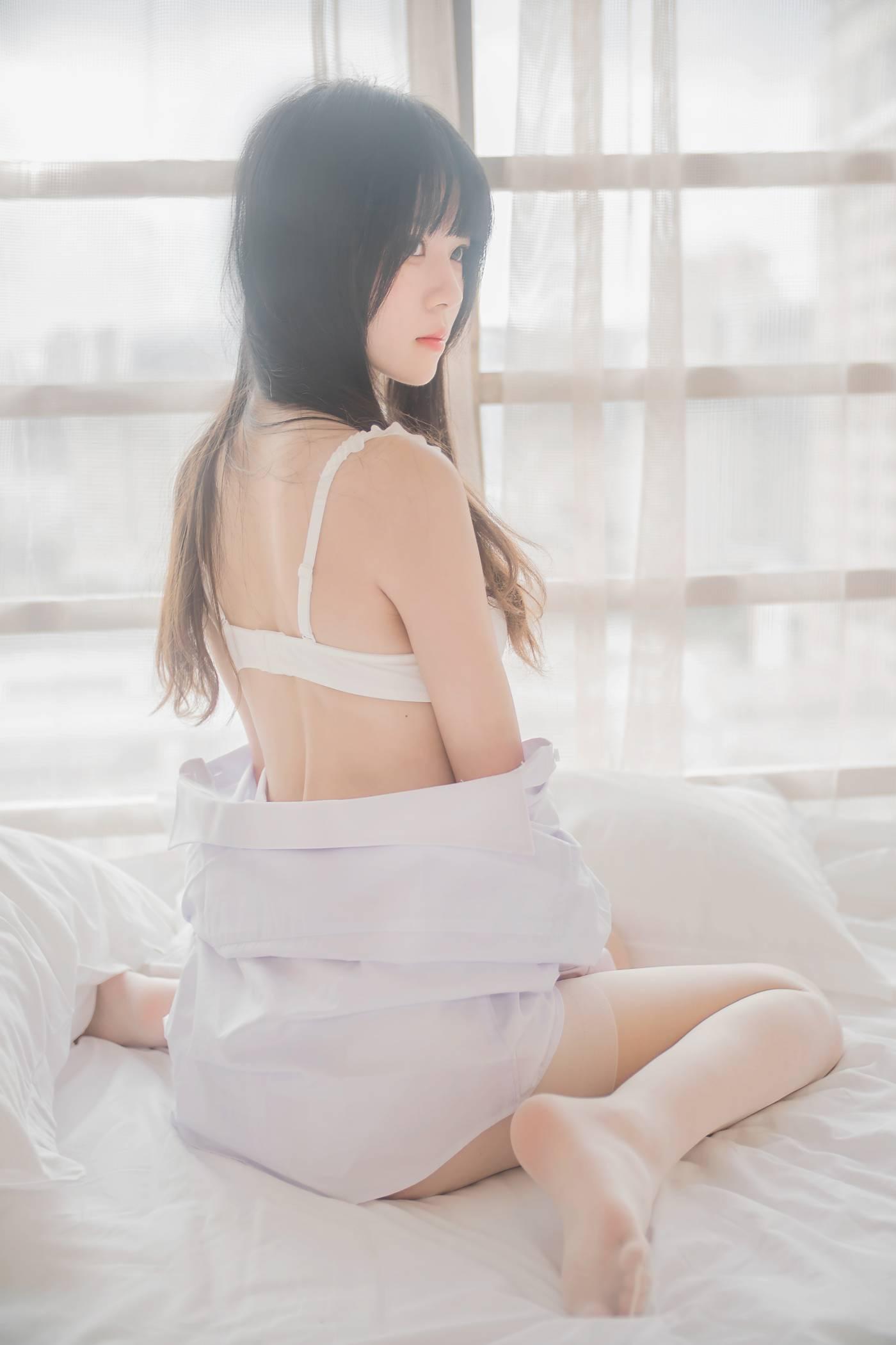 桜桃喵 – NO.70 白衬衫散发 [49P]插图1