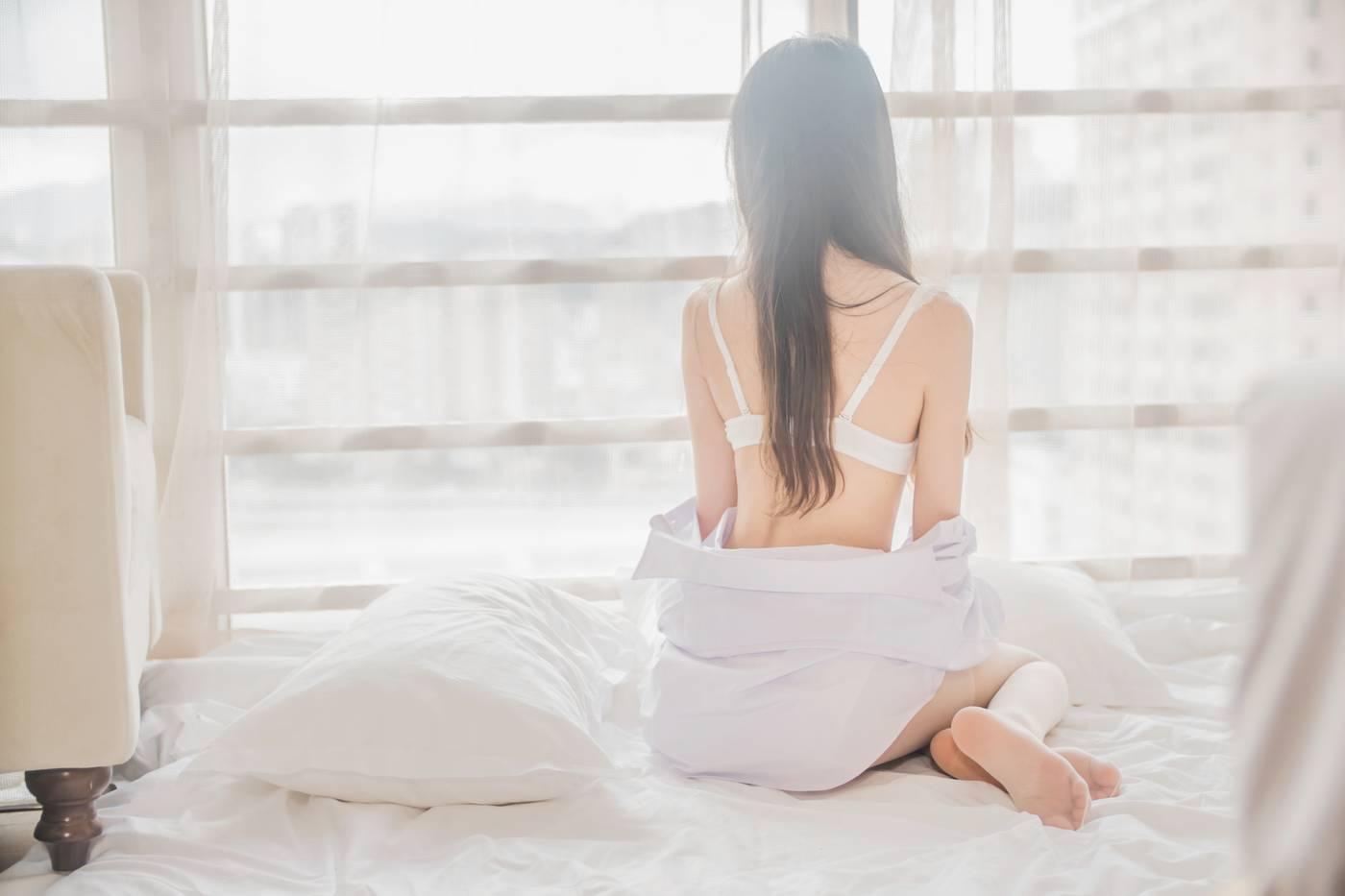 桜桃喵 – NO.70 白衬衫散发 [49P]插图2