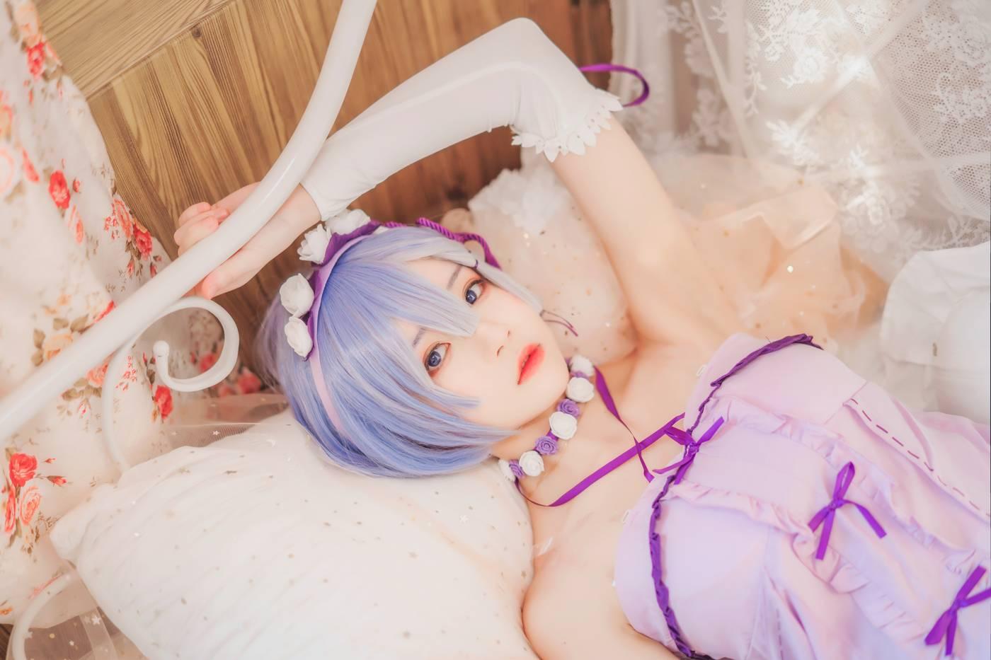 桜桃喵 – NO.136 蕾姆睡裙 [24P]插图5