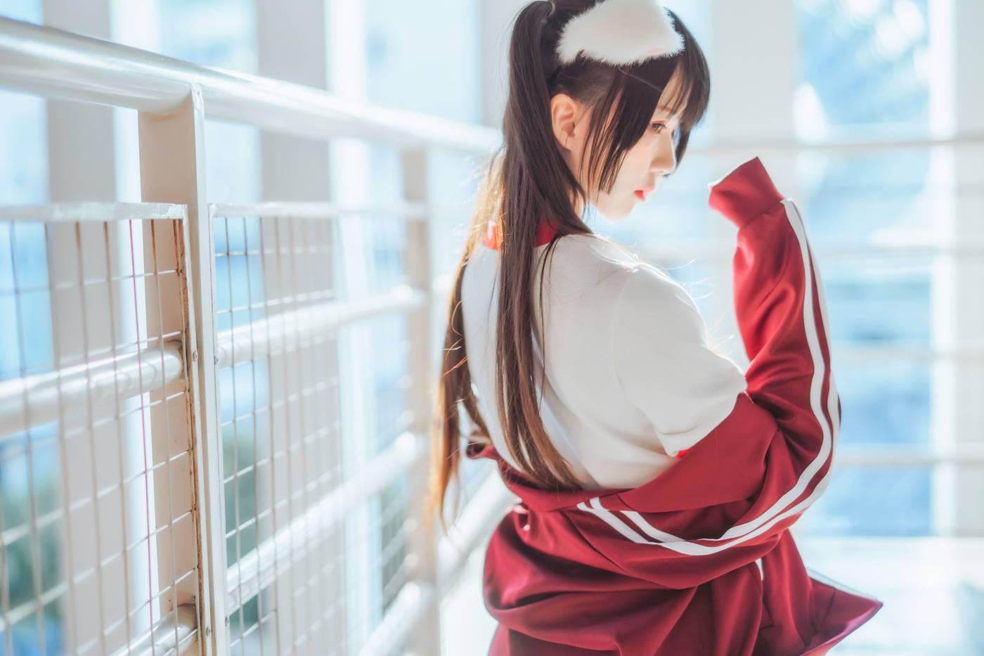 桜桃喵 – NO.54 未熟2 红色体操服 [44P]插图5