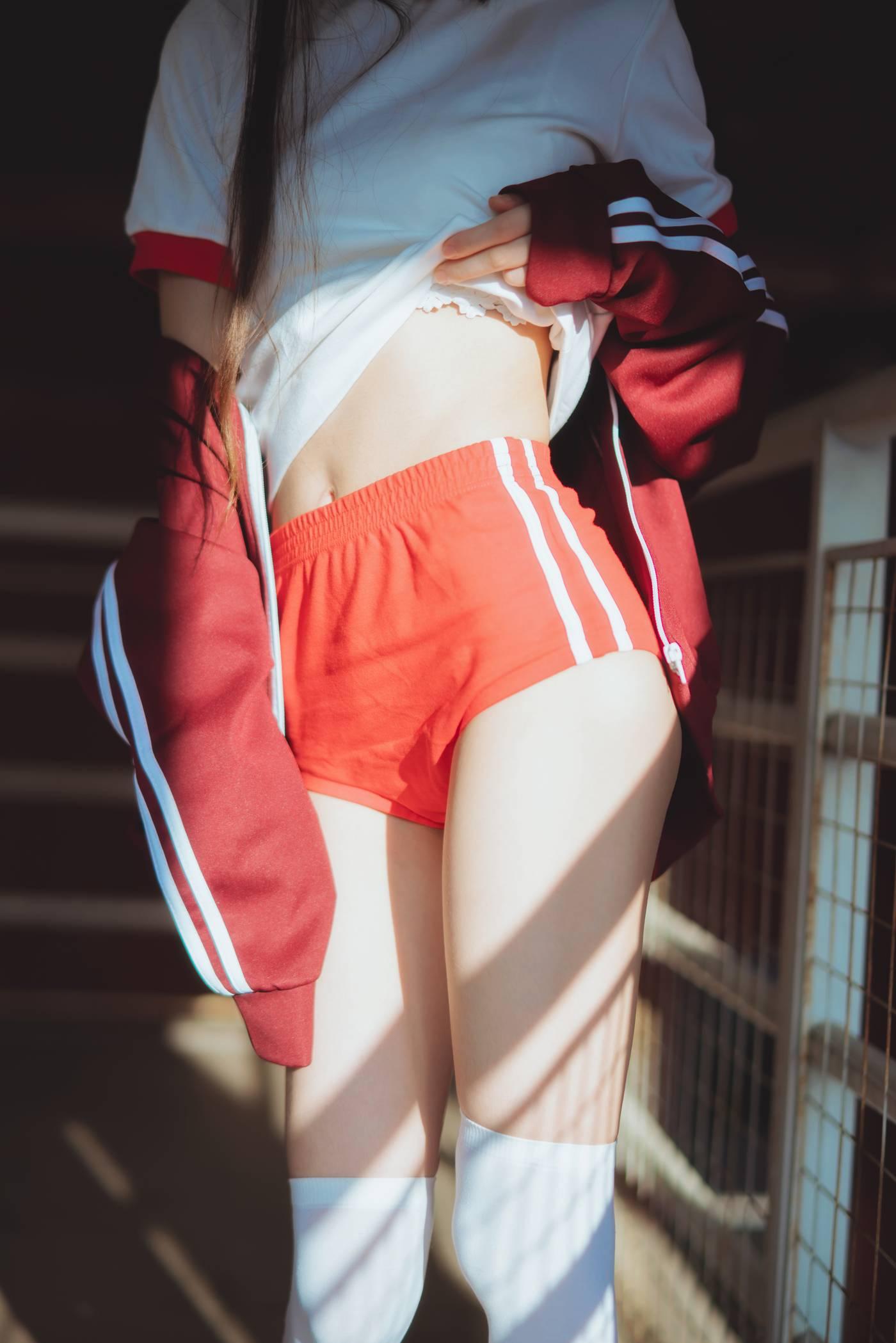 桜桃喵 – NO.54 未熟2 红色体操服 [44P]插图6