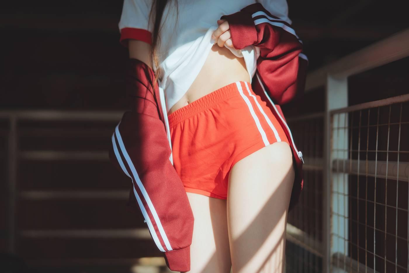 桜桃喵 – NO.54 未熟2 红色体操服 [44P]插图7