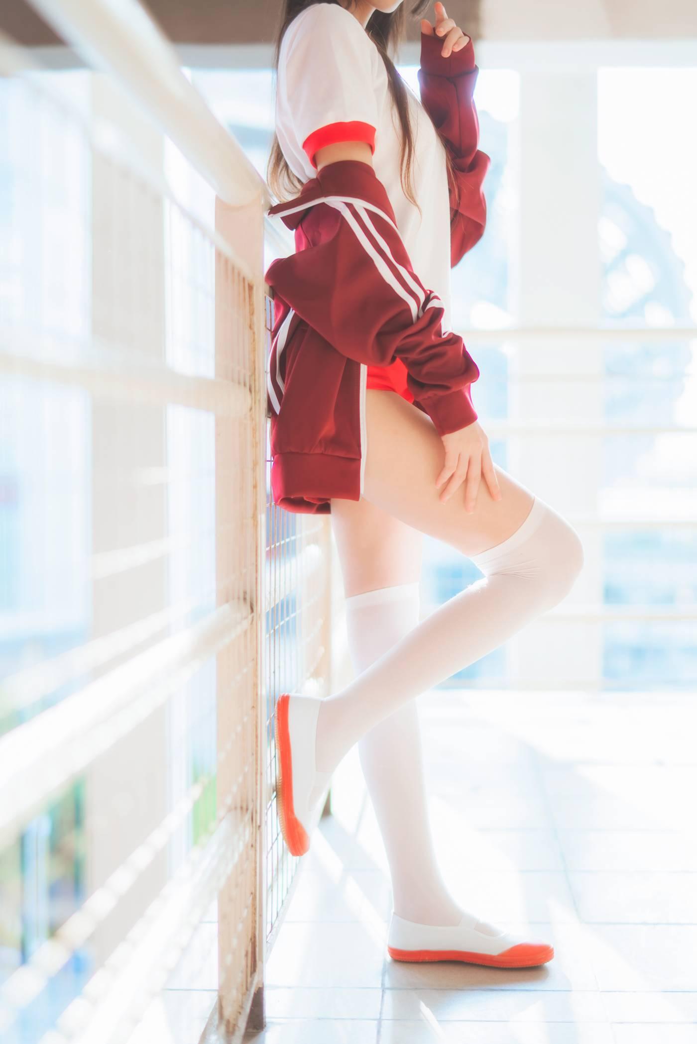 桜桃喵 – NO.54 未熟2 红色体操服 [44P]插图9
