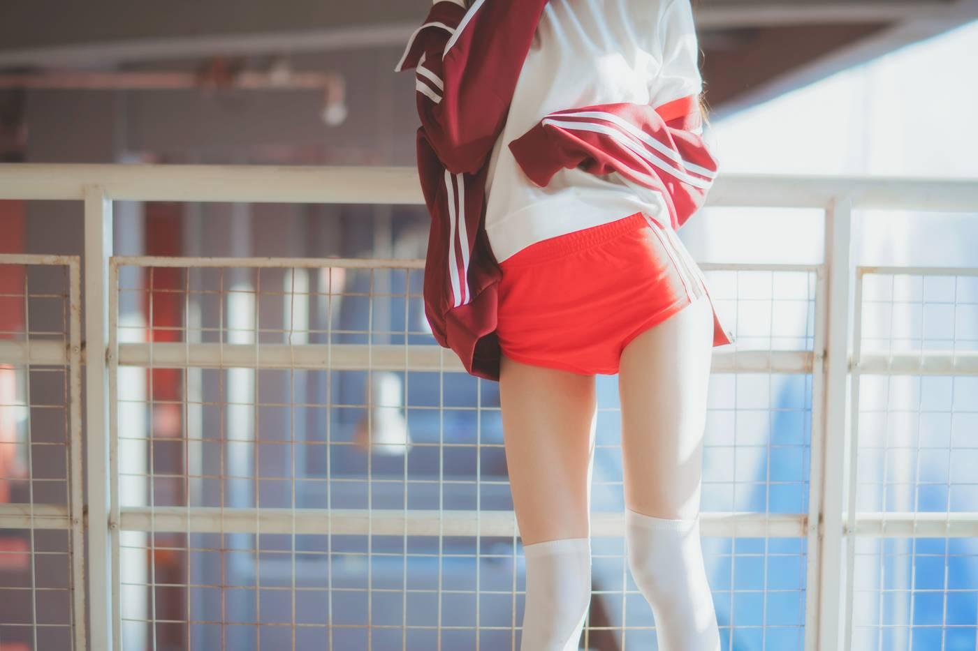 桜桃喵 – NO.54 未熟2 红色体操服 [44P]插图3