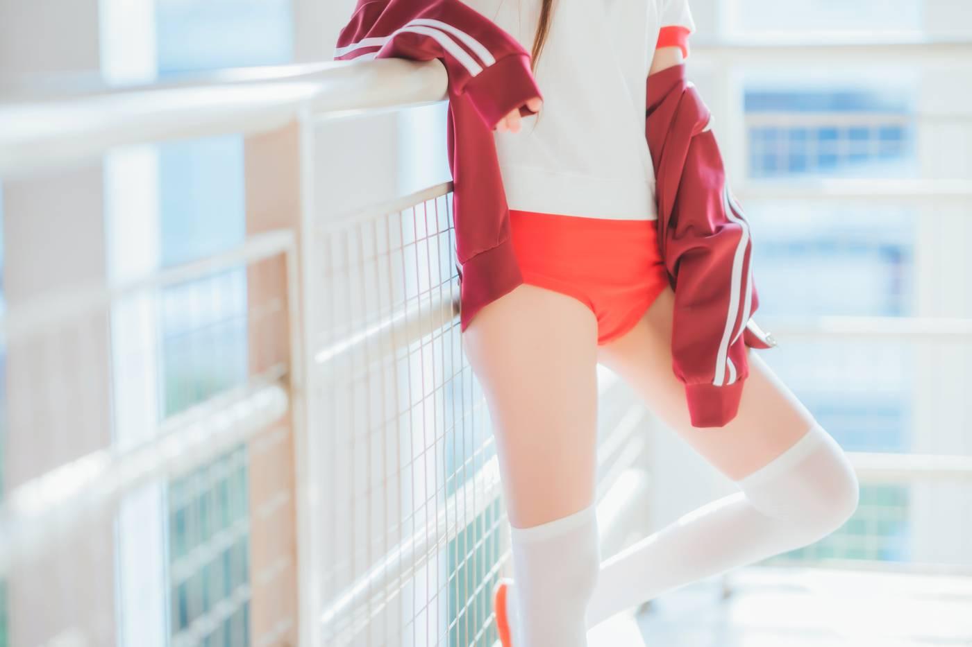 桜桃喵 – NO.54 未熟2 红色体操服 [44P]插图6
