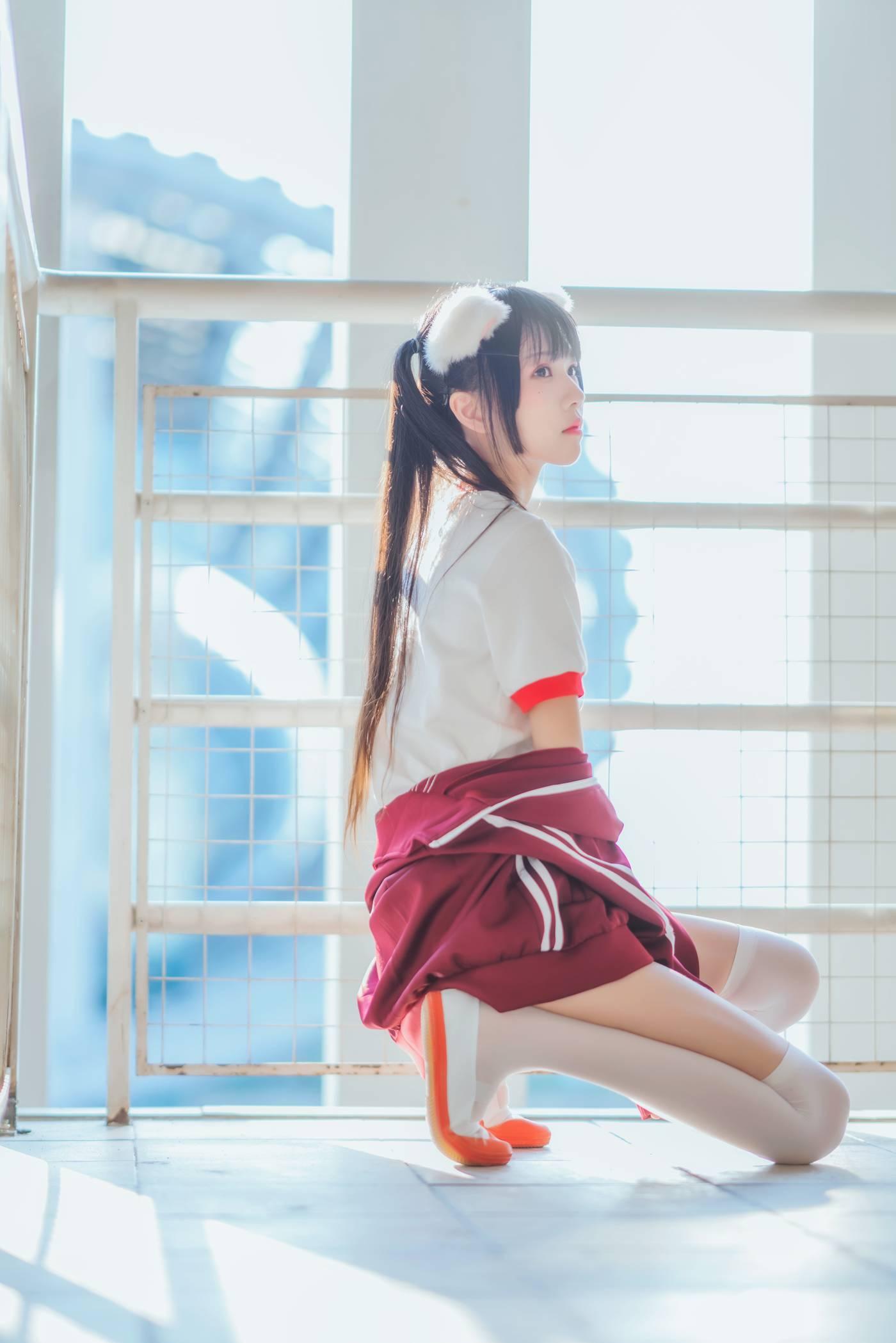 桜桃喵 – NO.54 未熟2 红色体操服 [44P]插图7