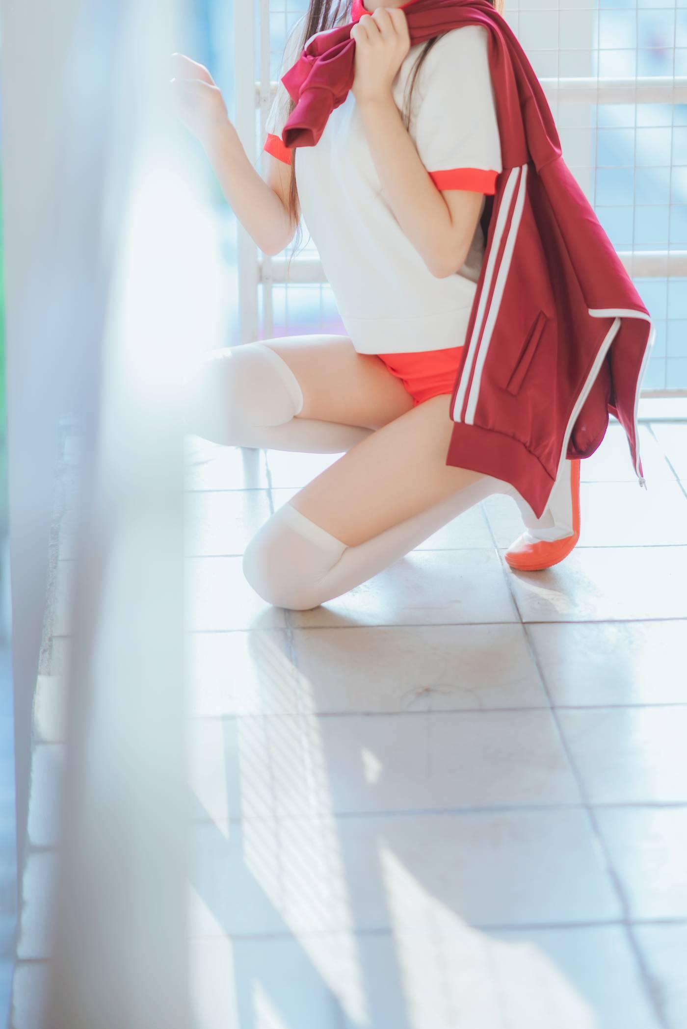 桜桃喵 – NO.54 未熟2 红色体操服 [44P]插图7