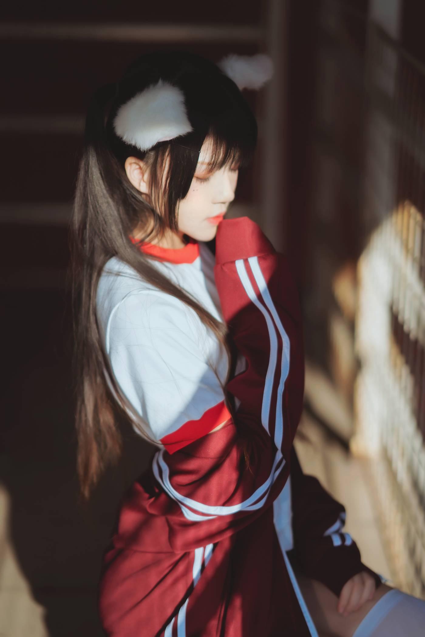 桜桃喵 – NO.54 未熟2 红色体操服 [44P]插图1