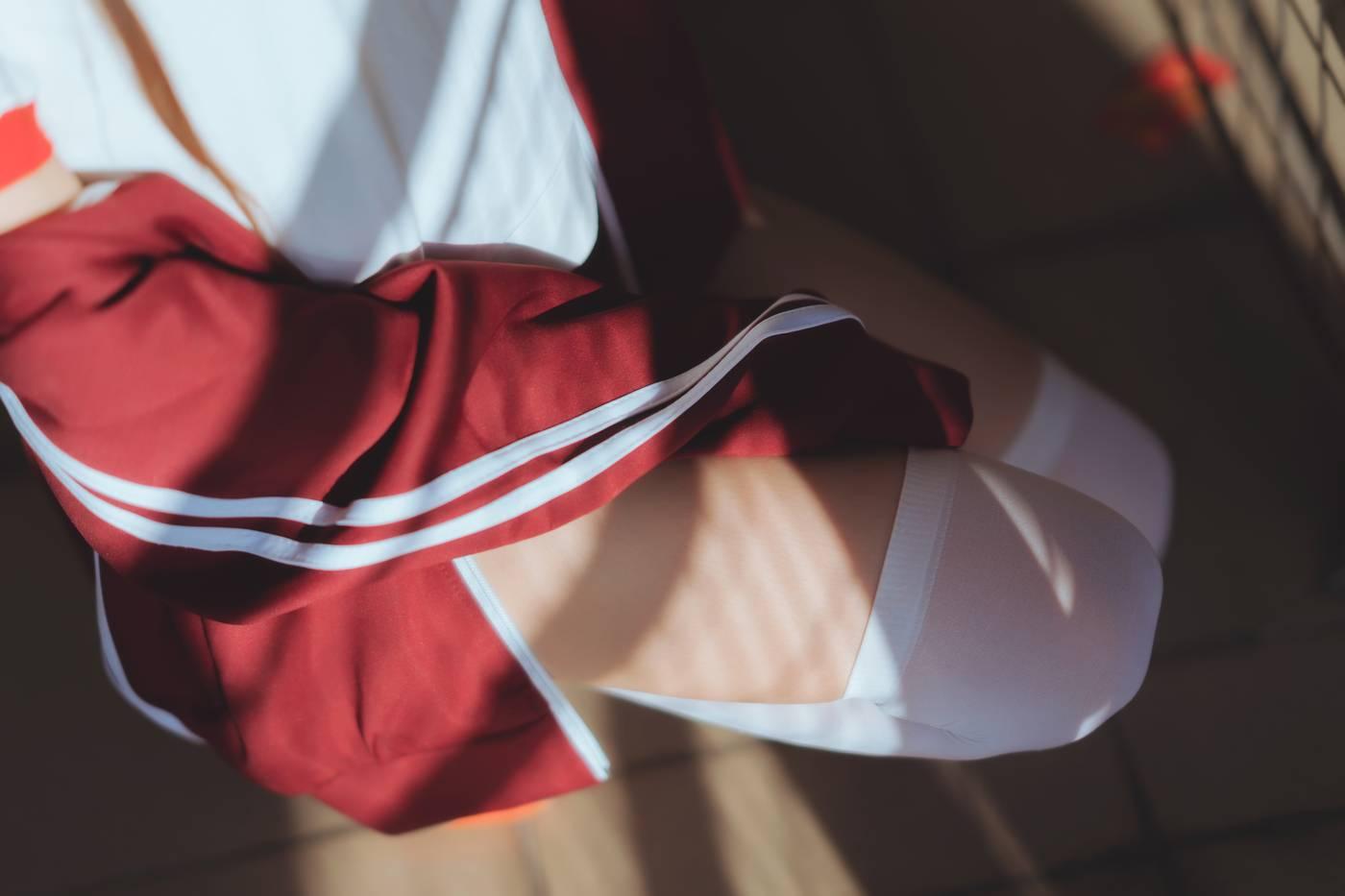 桜桃喵 – NO.54 未熟2 红色体操服 [44P]插图2